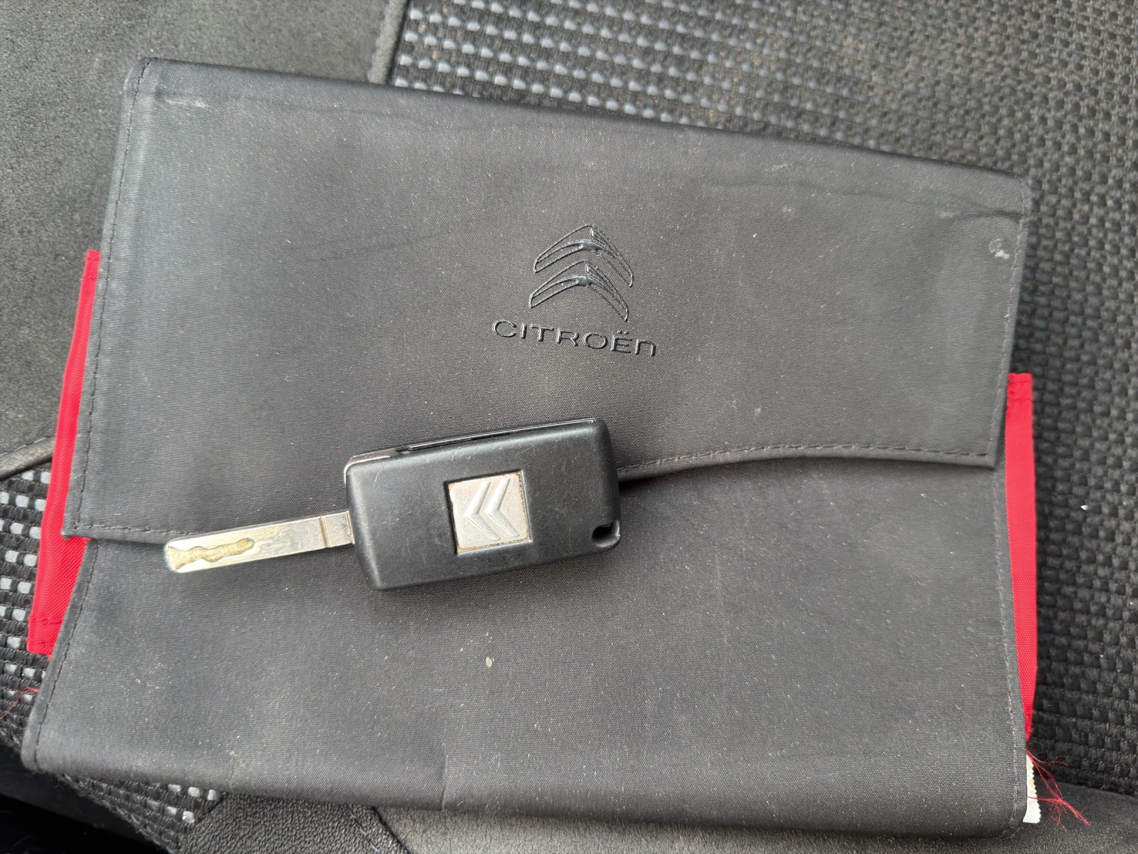 CITROEN C3 1.6 16V HDi Exclusive-image-23