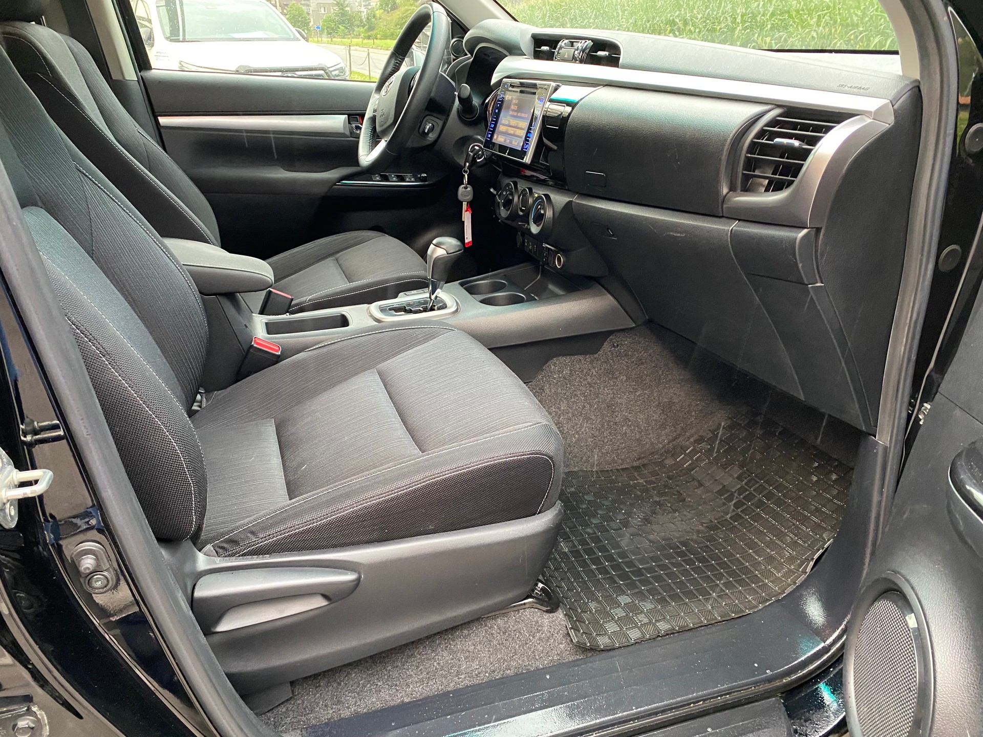 TOYOTA Hilux 2.4D-4D Sol DoubleCab 4x4 A-image-3