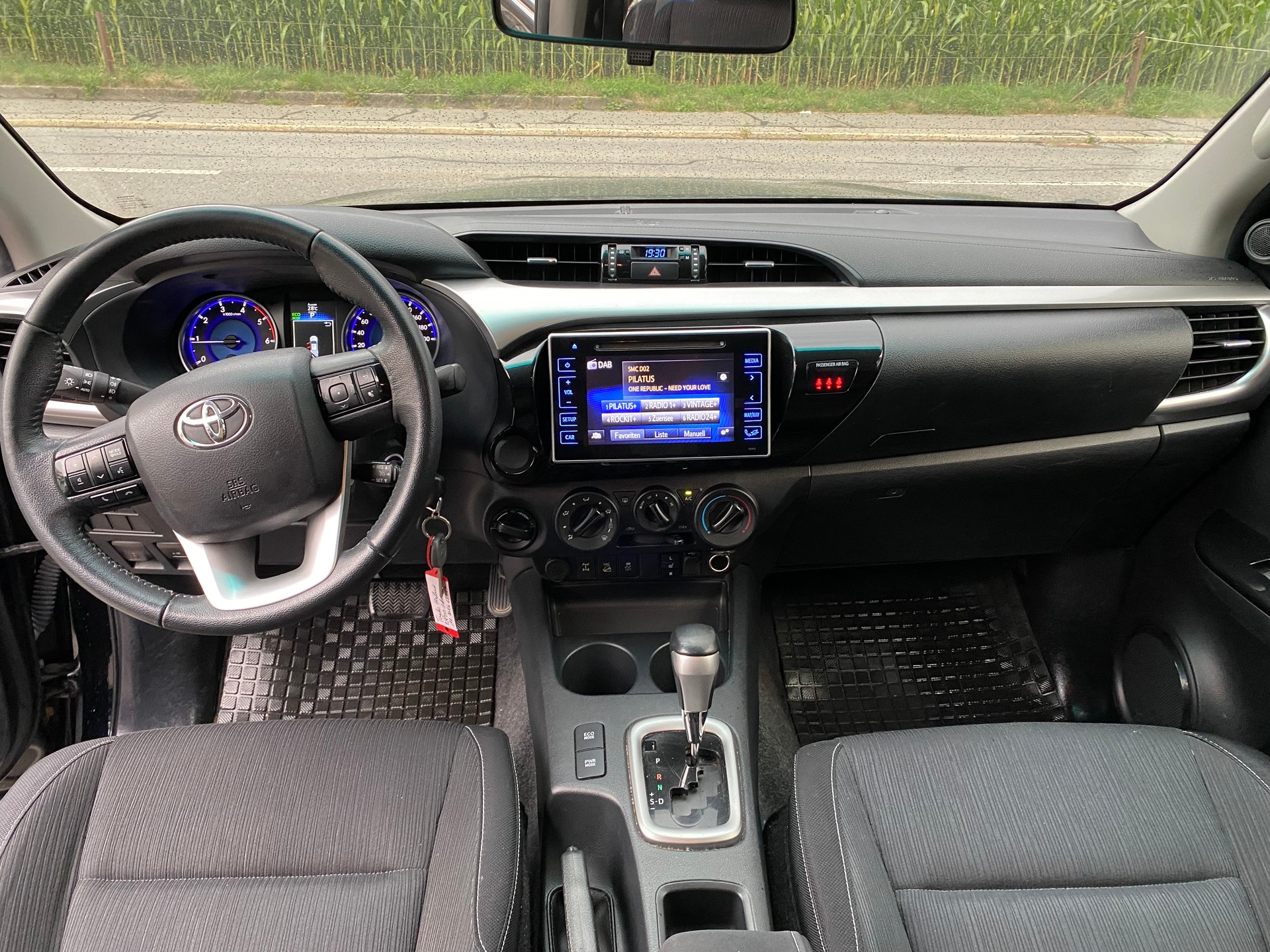 TOYOTA Hilux 2.4D-4D Sol DoubleCab 4x4 A-image-4
