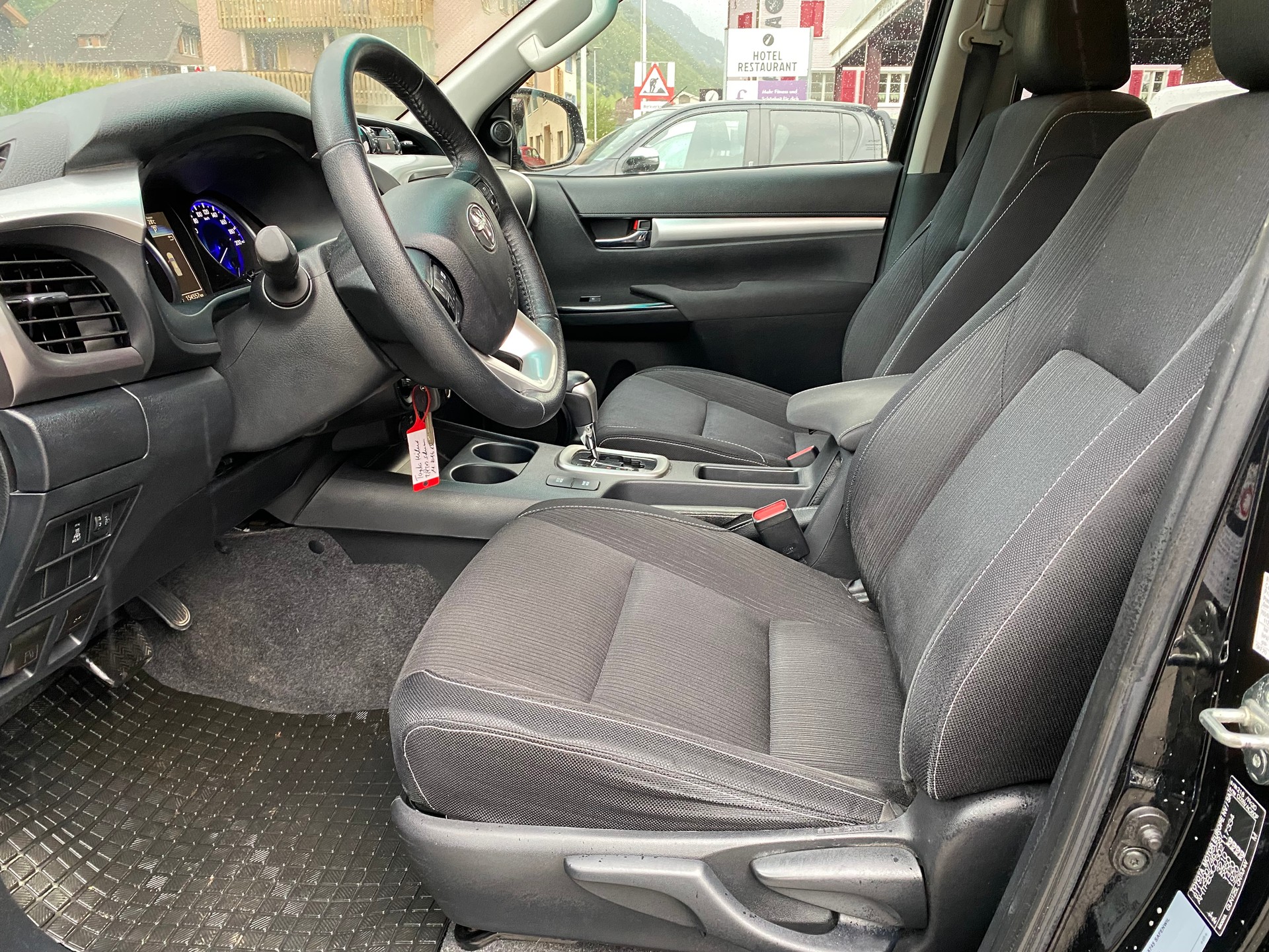 TOYOTA Hilux 2.4D-4D Sol DoubleCab 4x4 A-image-2