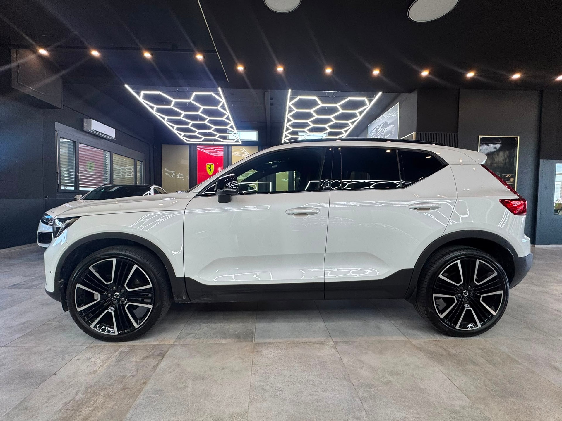 VOLVO XC40 B4 Benzin Mild Hybrid Ultra Dark DCT-image-7