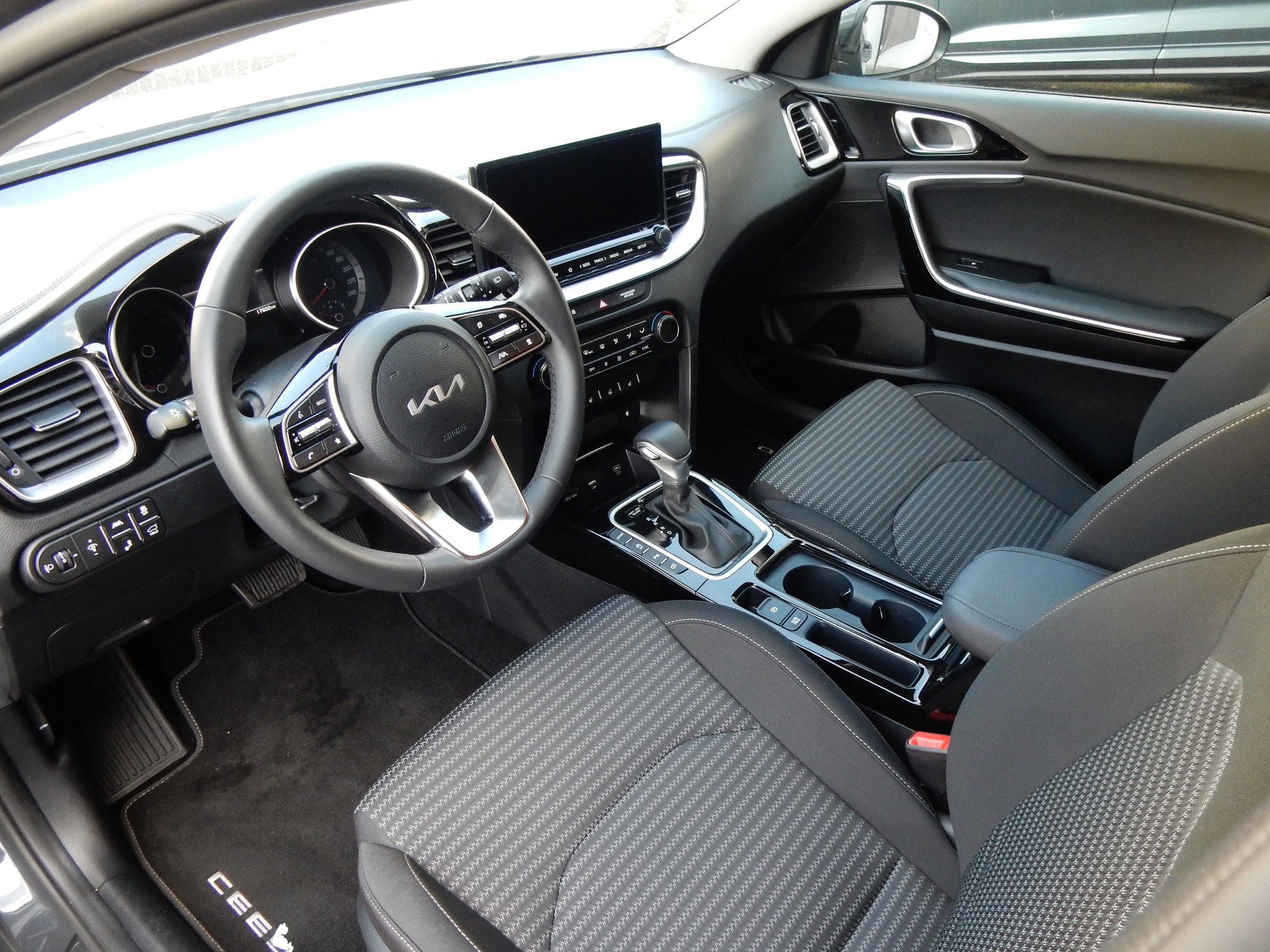 KIA Ceed Sportswagon 1.5 T-GDi DCT MHEV Spirit (Style)-image-6
