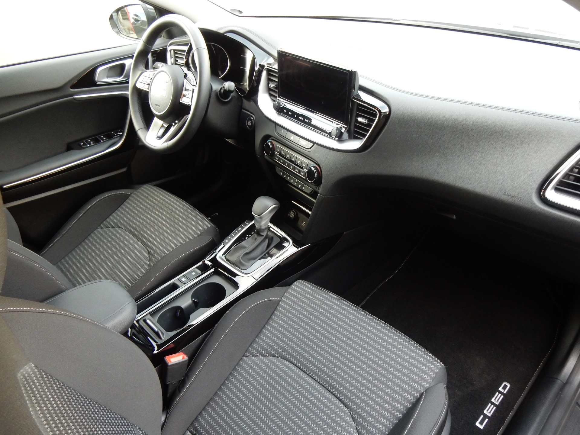 KIA Ceed Sportswagon 1.5 T-GDi DCT MHEV Spirit (Style)-image-9