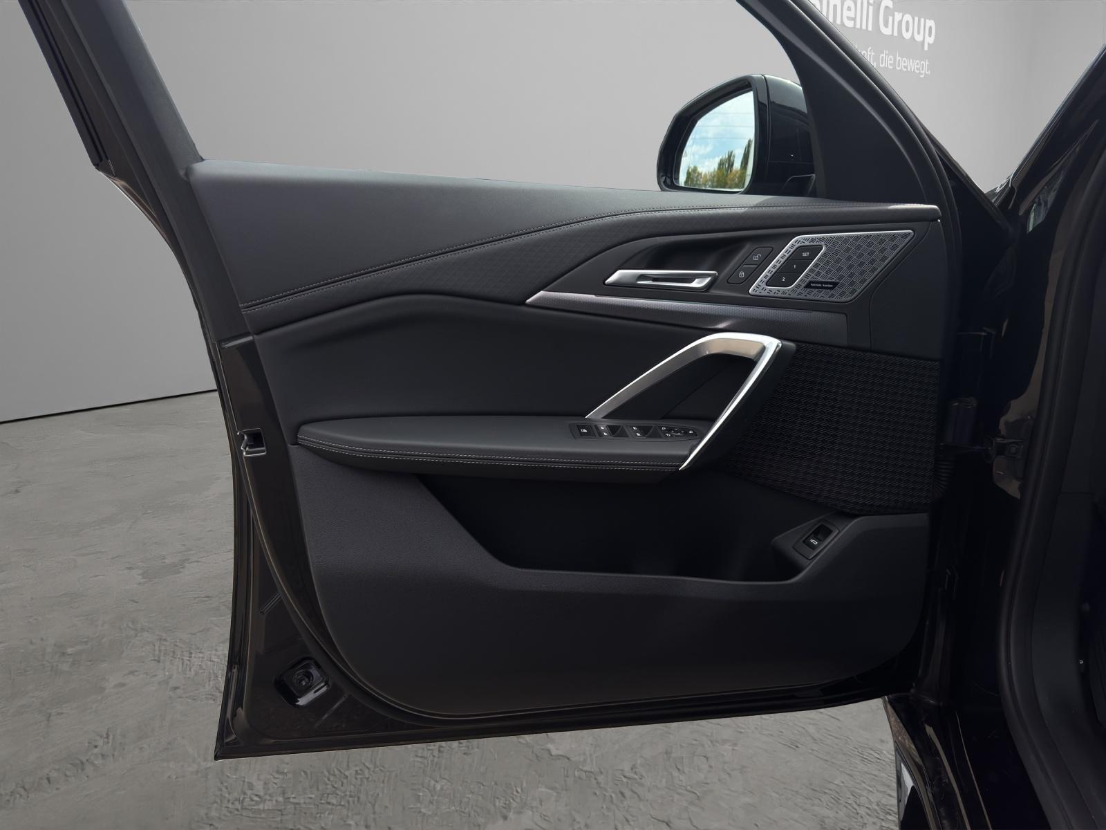 BMW iX2 30 xDrive-image-12