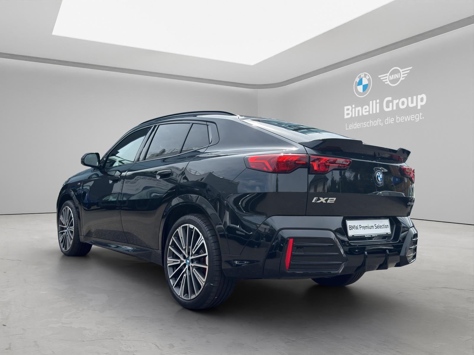 BMW iX2 30 xDrive-showroom-element-2