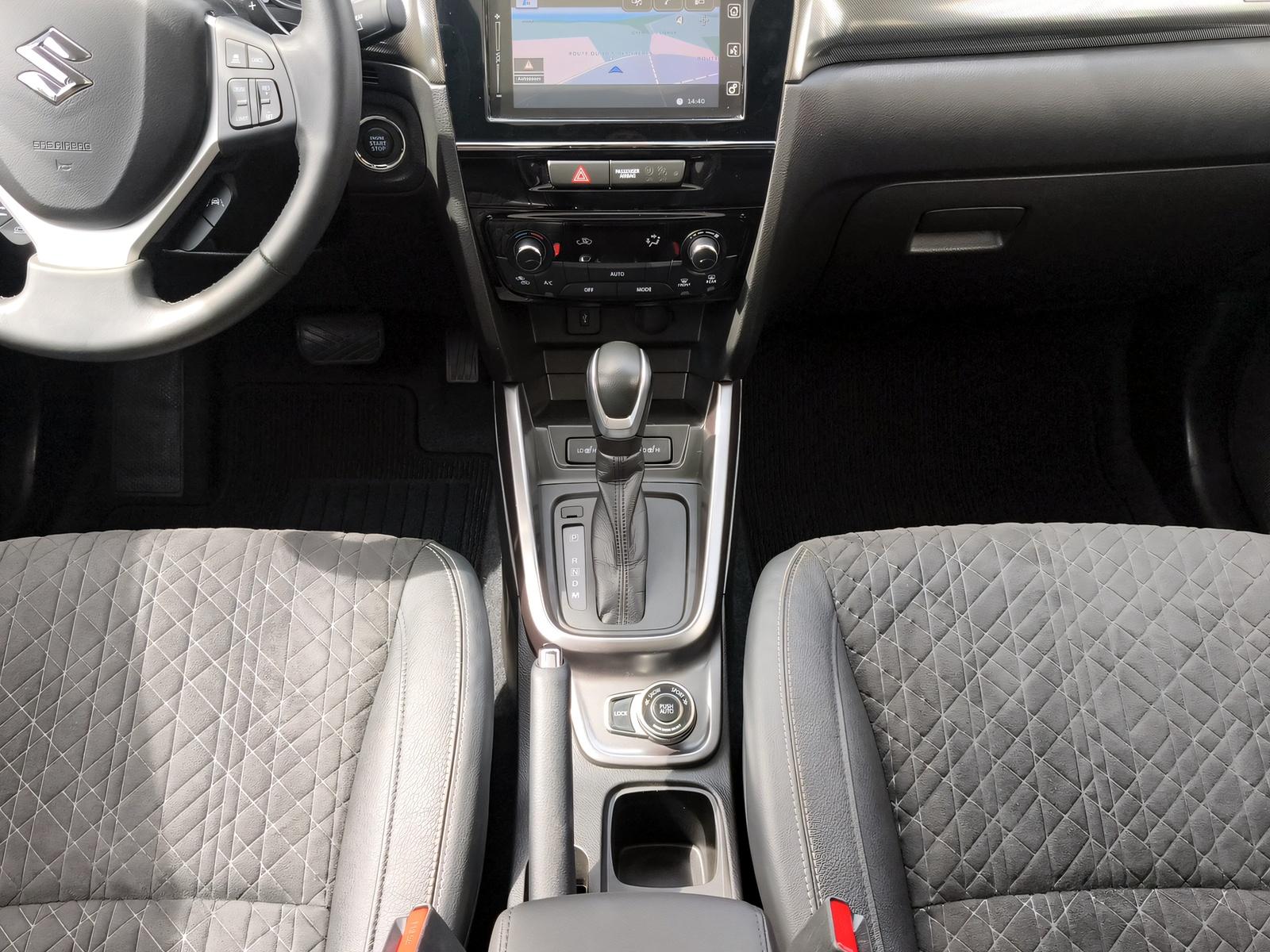 SUZUKI Vitara 1.5 Compact Top Hybrid 4x4-image-11