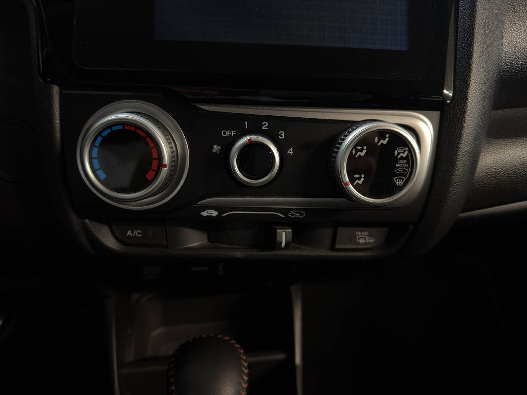 HONDA Jazz 1.5i-VTEC Dynamic CVT-image-17