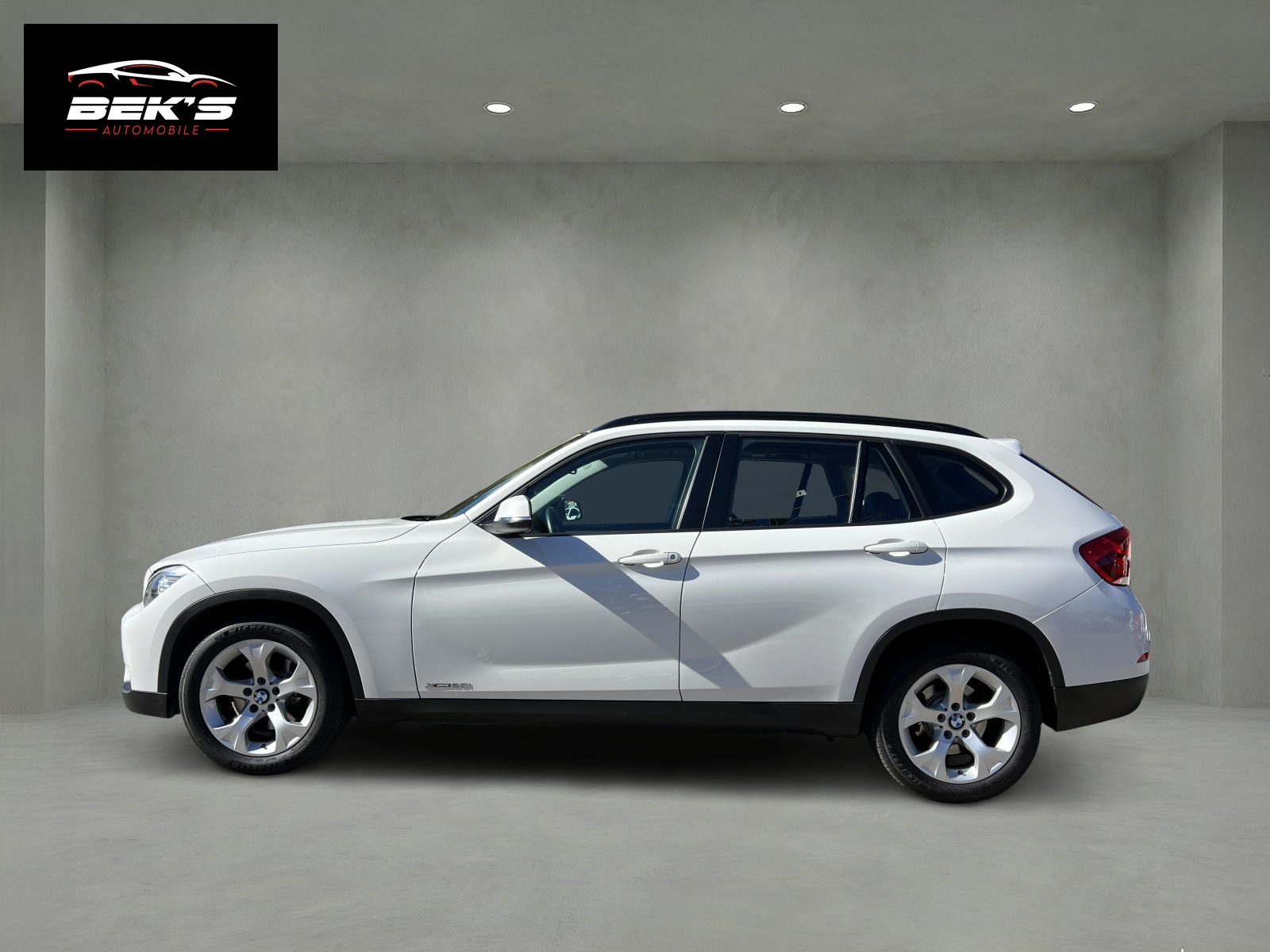 BMW X1 xDrive 20i Steptronic-showroom-element-1