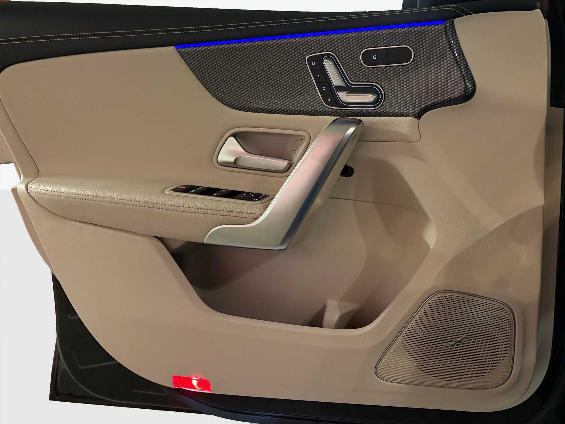 MERCEDES-BENZ A 200 Progressive 7G-DCT-image-12