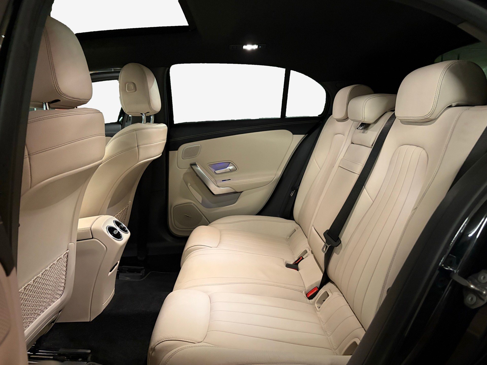 MERCEDES-BENZ A 200 Progressive 7G-DCT-image-11