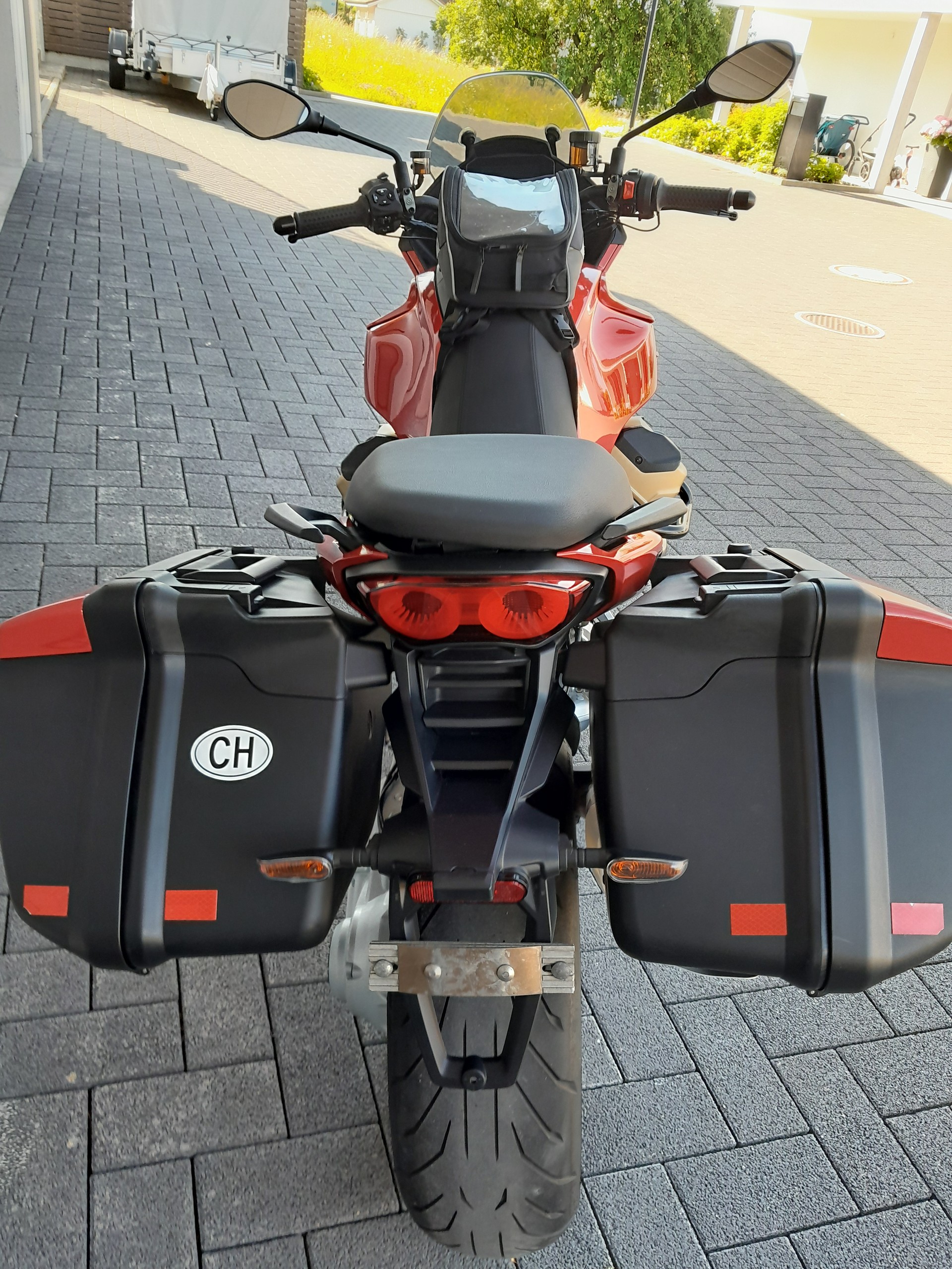 MOTO GUZZI V100 Mandello-image-2