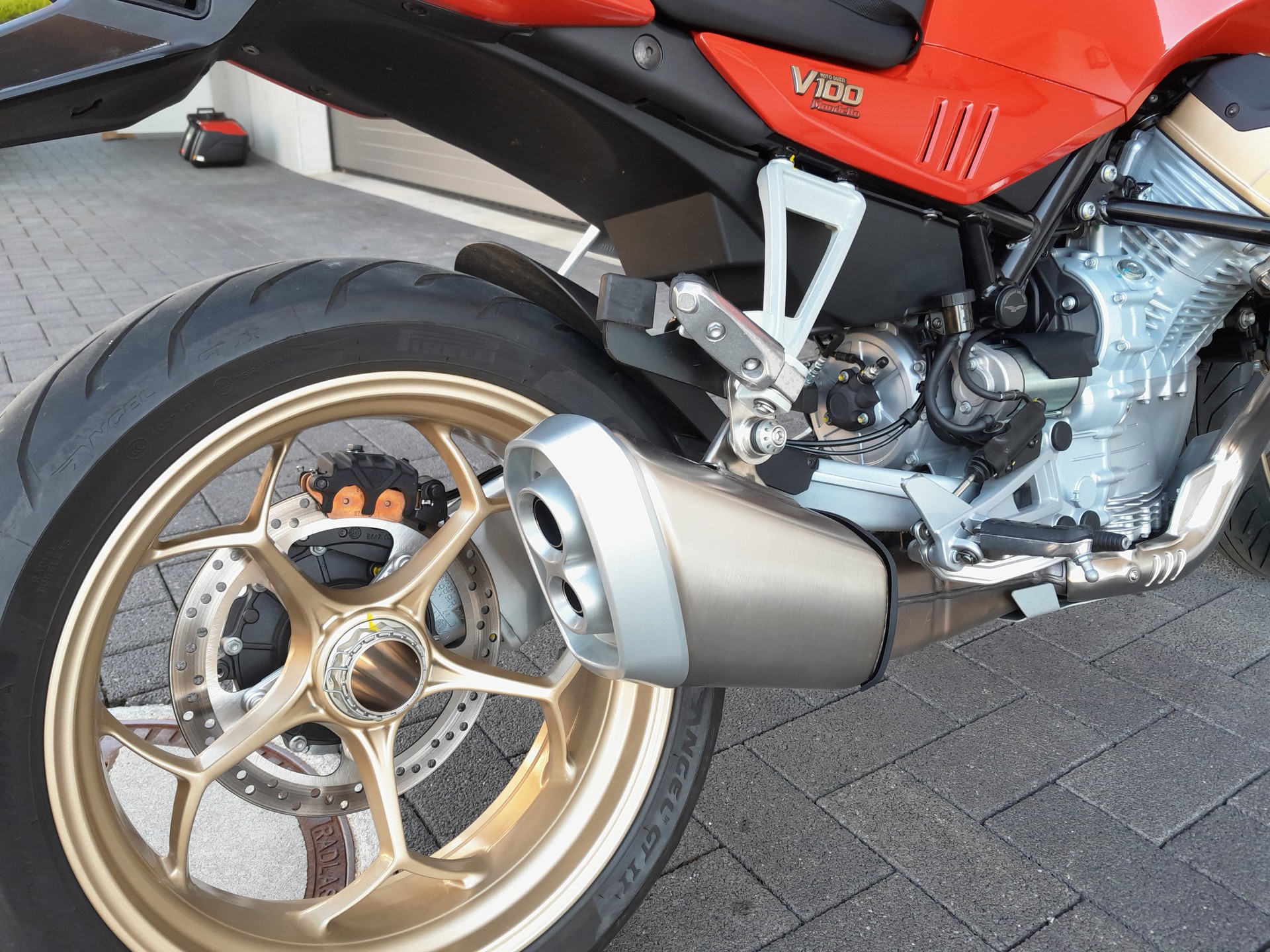 MOTO GUZZI V100 Mandello-image-3