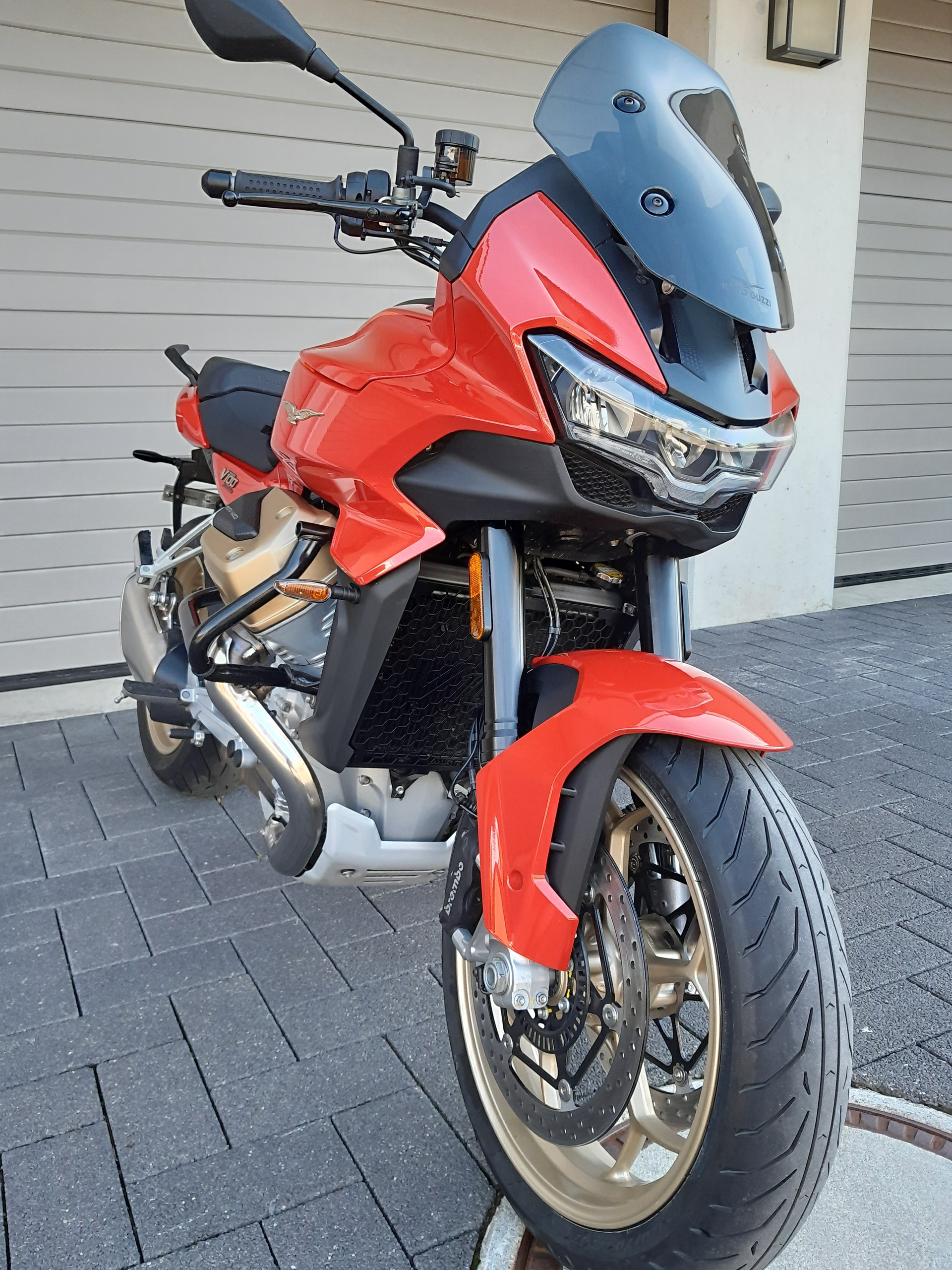MOTO GUZZI V100 Mandello-image-1