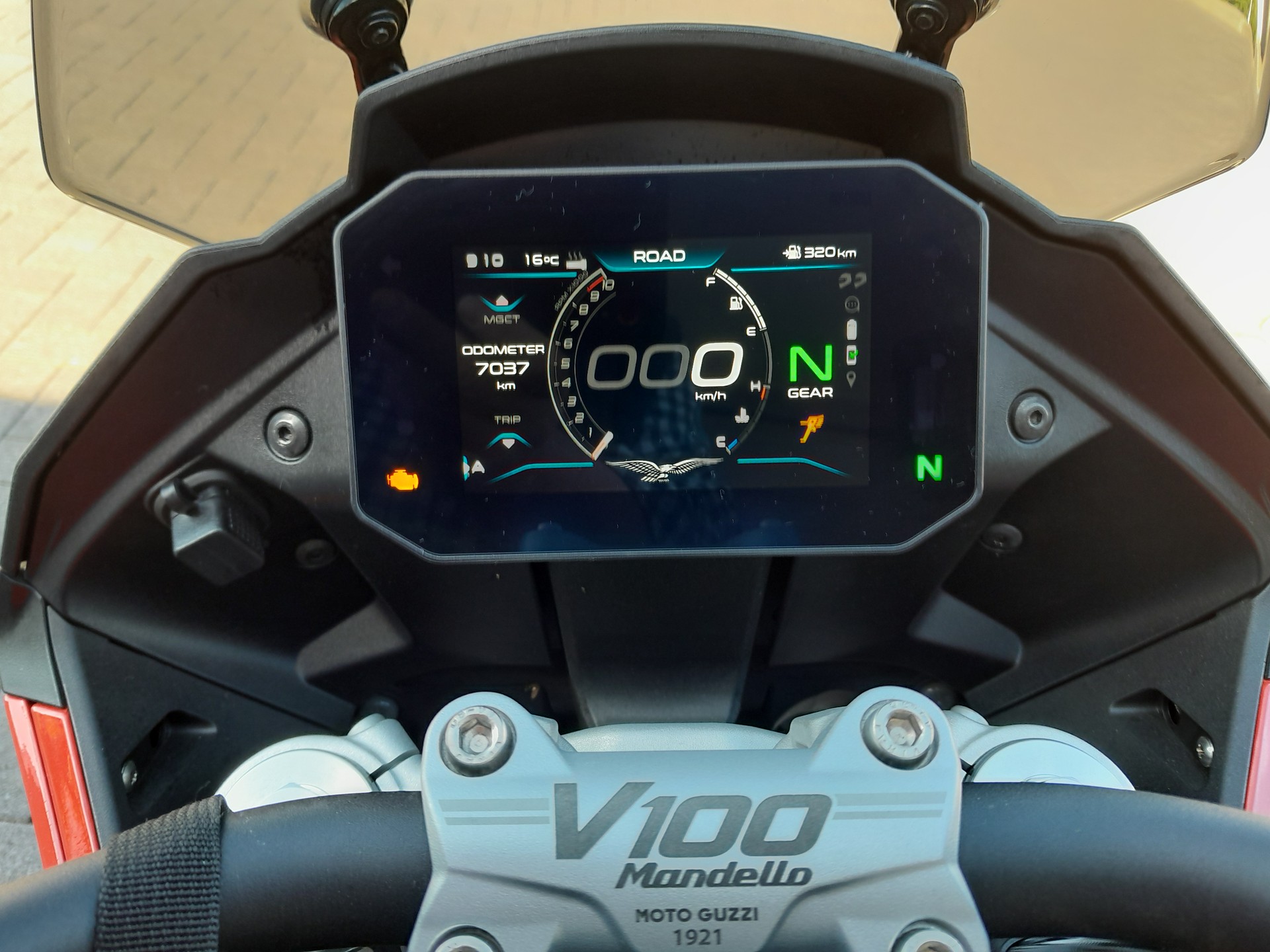 MOTO GUZZI V100 Mandello-image-9