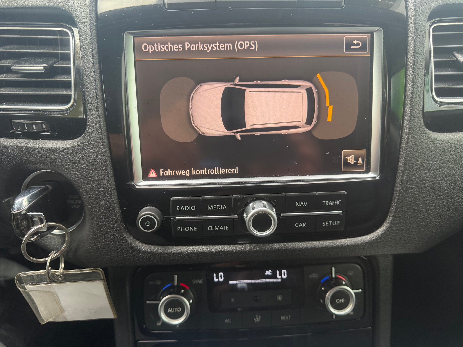 VW Touareg 3.0 TDI BlueMotion Technology Tiptronic * Leder * Gr. Navi * Xenon * Klima-auto * PDC V&H * Tempomat * AHK 3500Kg * B5b-image-8