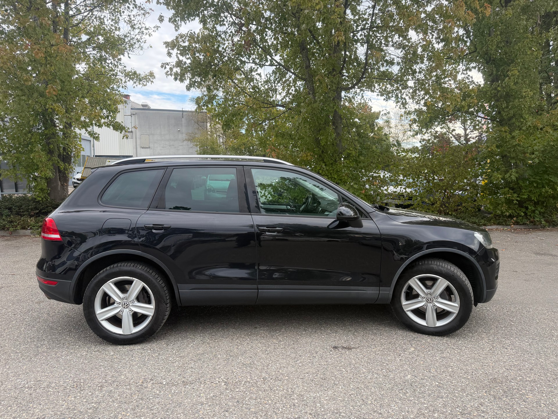VW Touareg 3.0 TDI BlueMotion Technology Tiptronic * Leder * Gr. Navi * Xenon * Klima-auto * PDC V&H * Tempomat * AHK 3500Kg * B5b-image-11