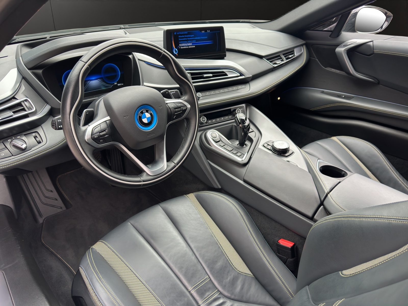 BMW i8 Coupé-image-11