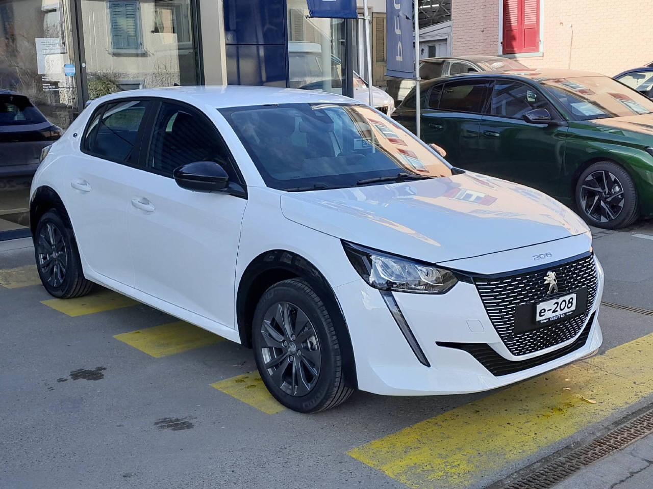 PEUGEOT 208 e-Active Pack-showroom-element-2