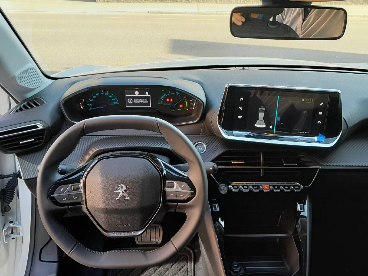 PEUGEOT 208 e-Active Pack-image-9