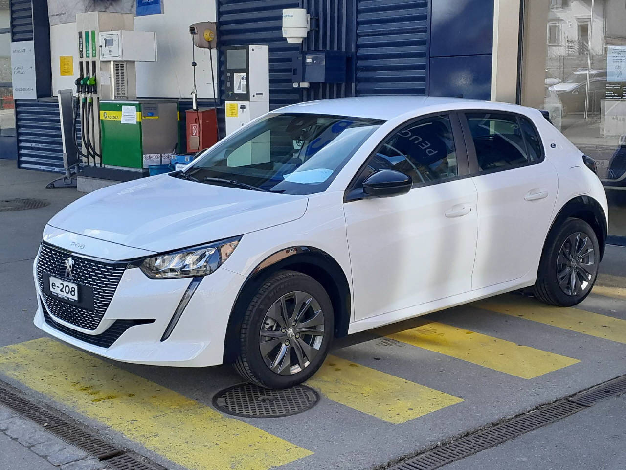 PEUGEOT 208 e-Active Pack