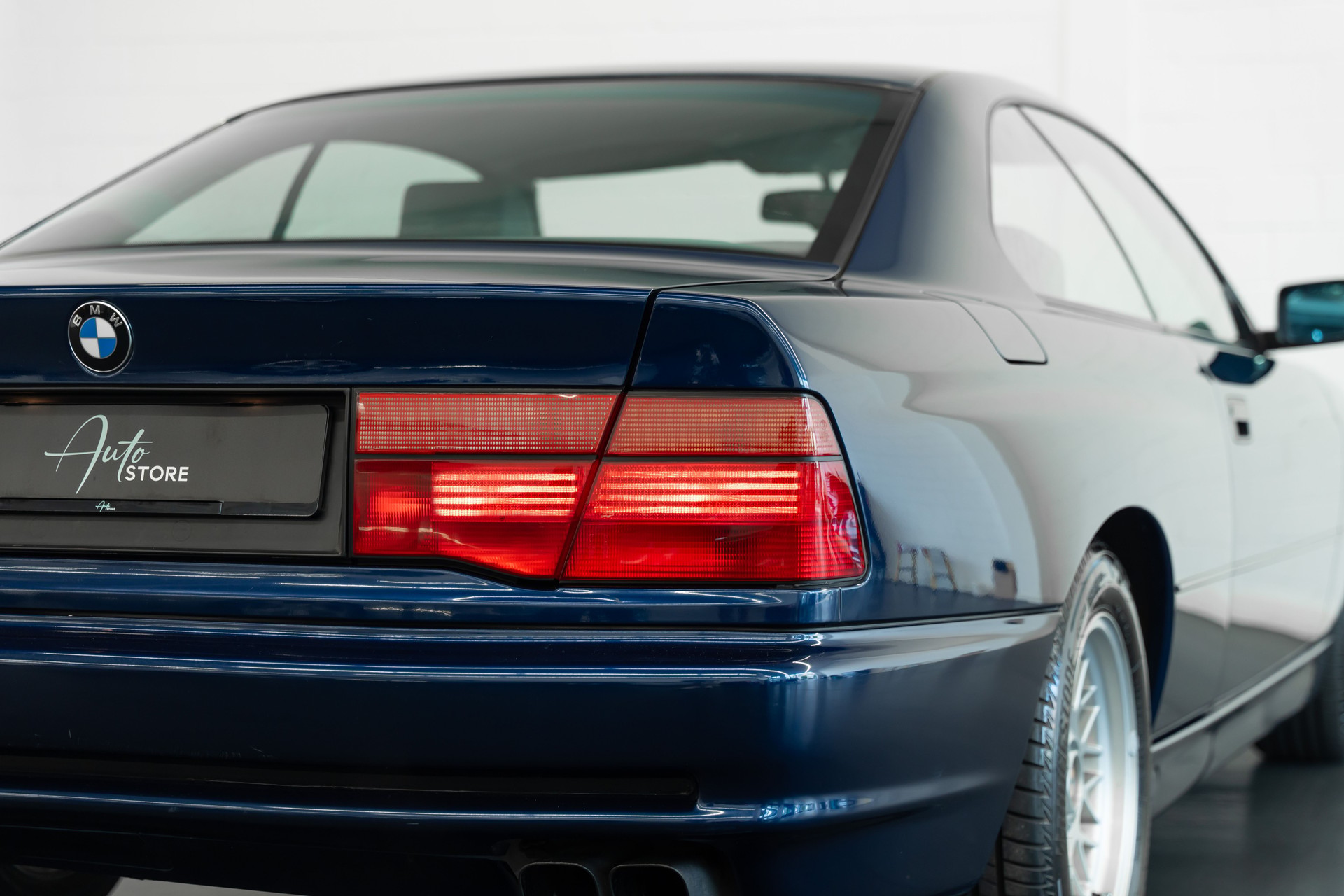BMW 850i A-image-8