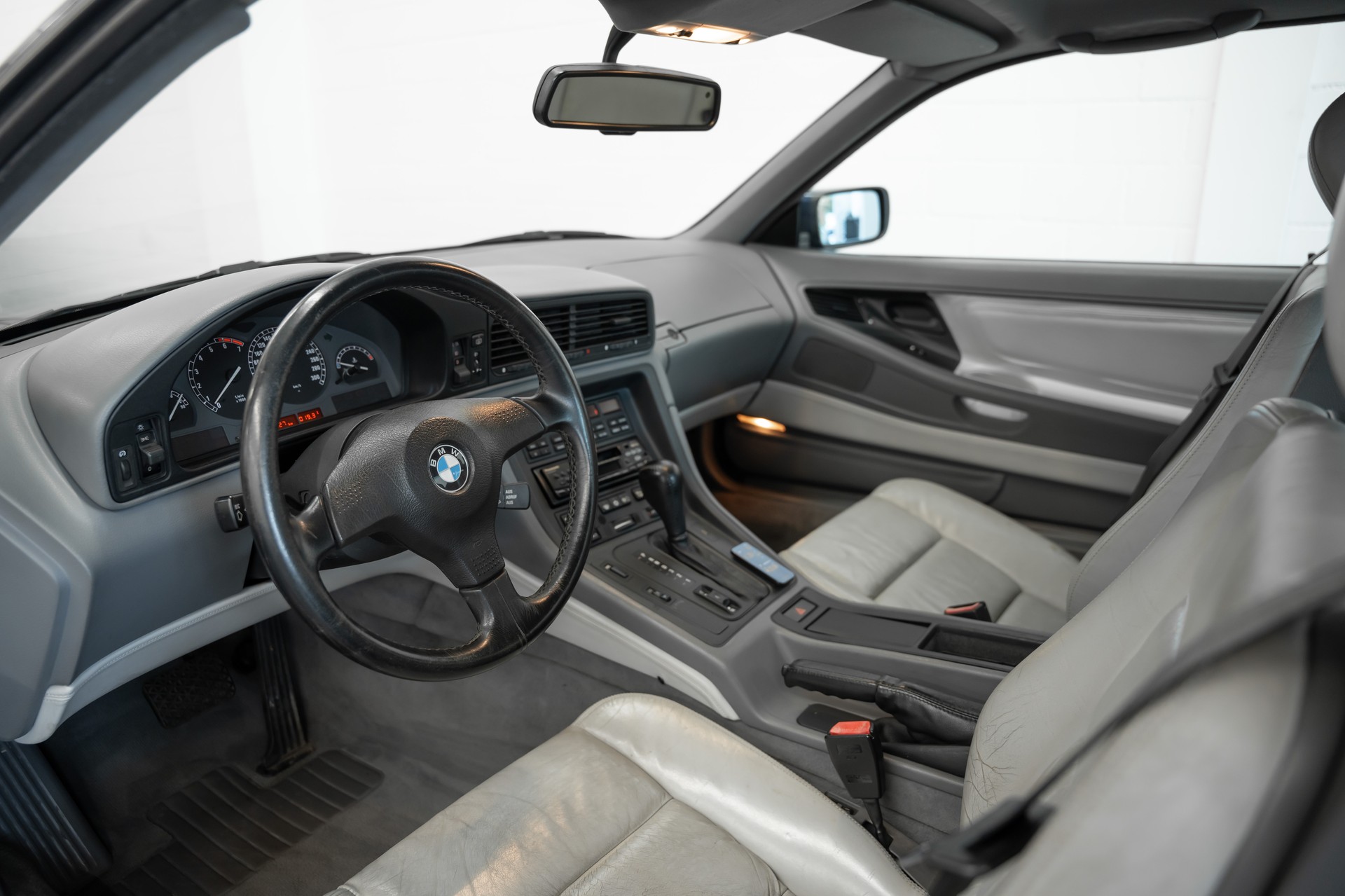 BMW 850i A-image-9