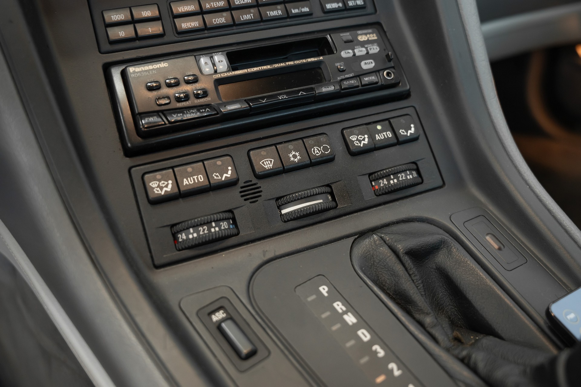 BMW 850i A-image-20