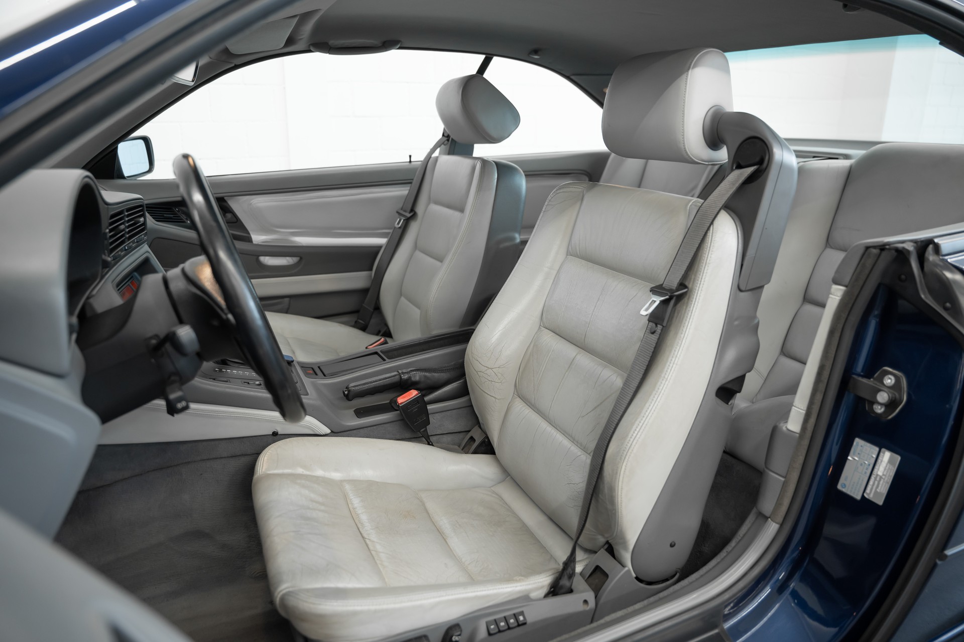 BMW 850i A-image-10