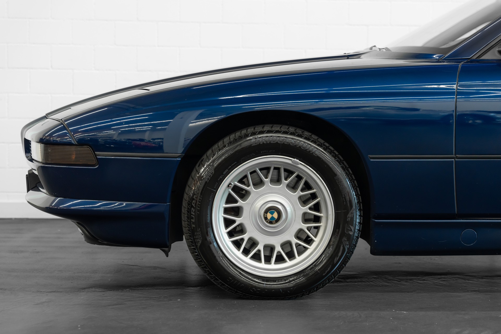 BMW 850i A-image-13