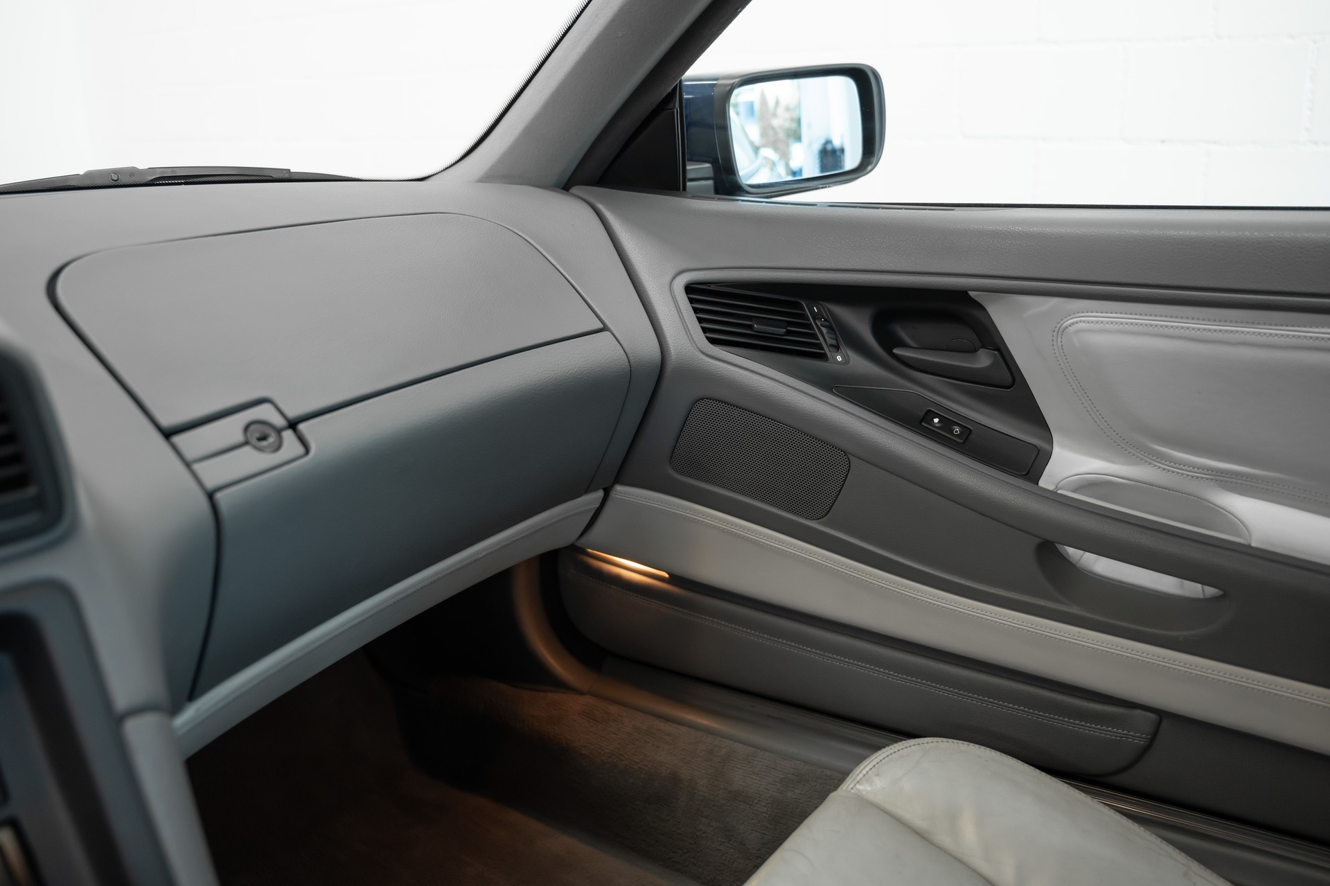 BMW 850i A-image-22