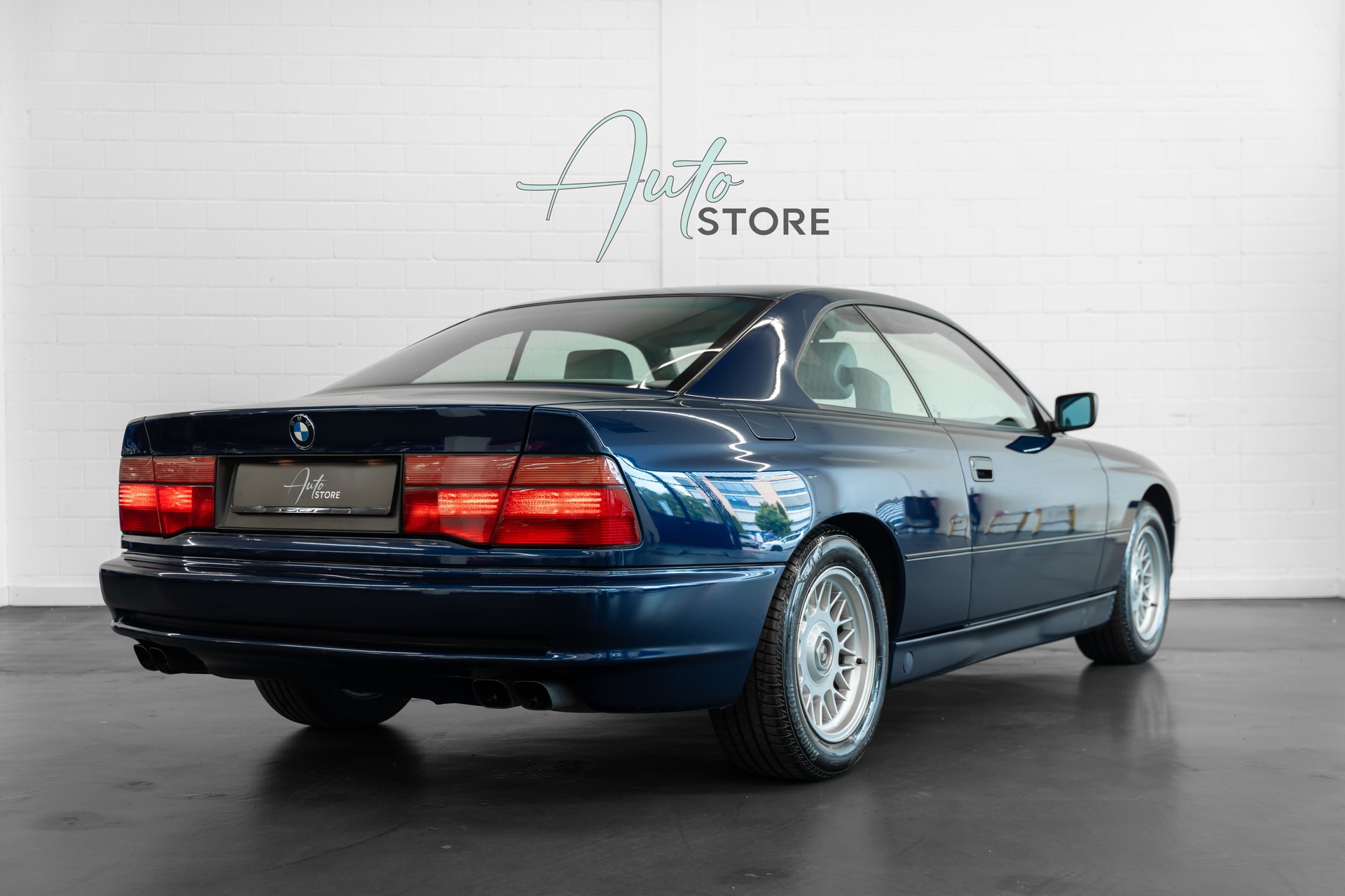 BMW 850i A-showroom-element-1