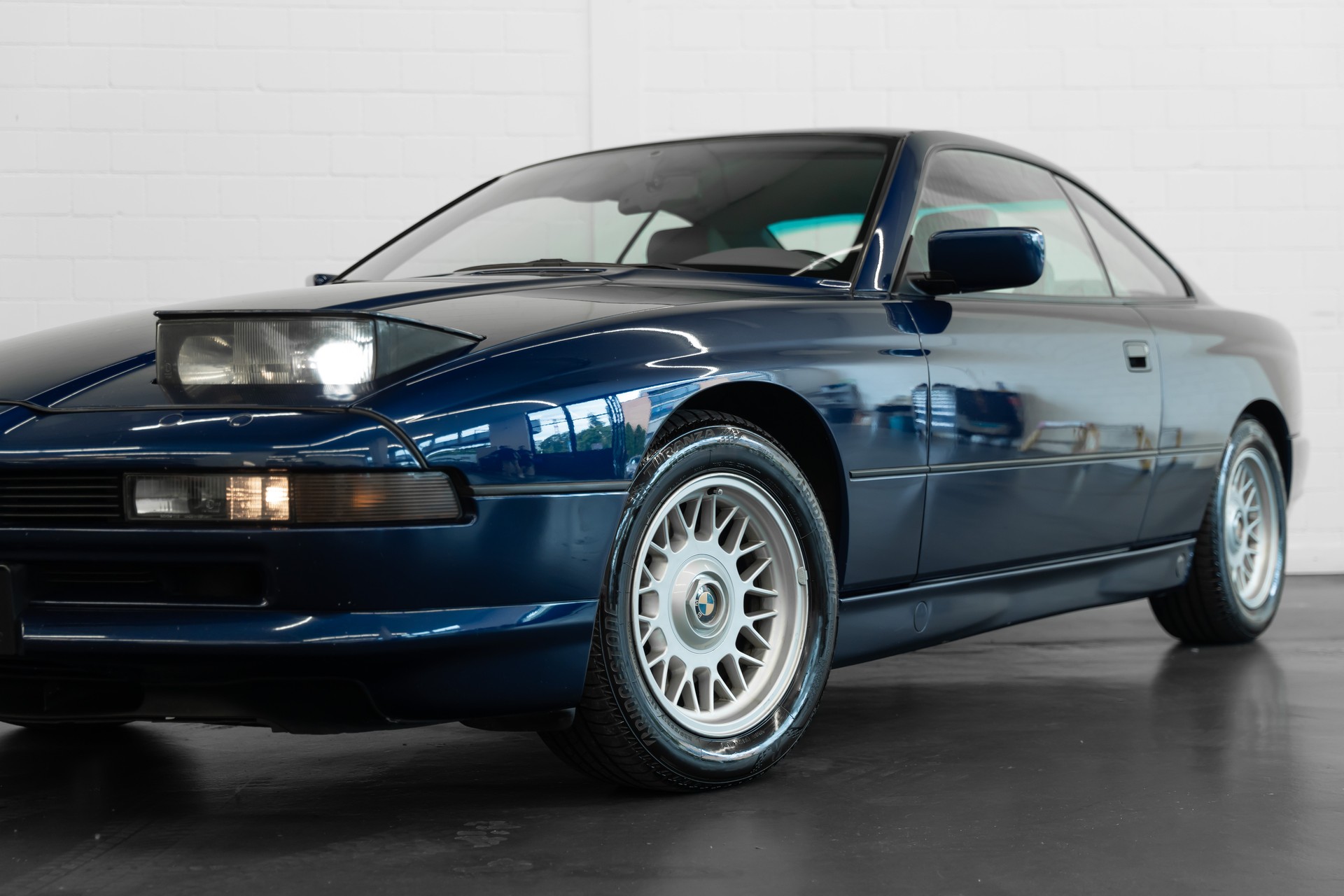 BMW 850i A-showroom-element-3