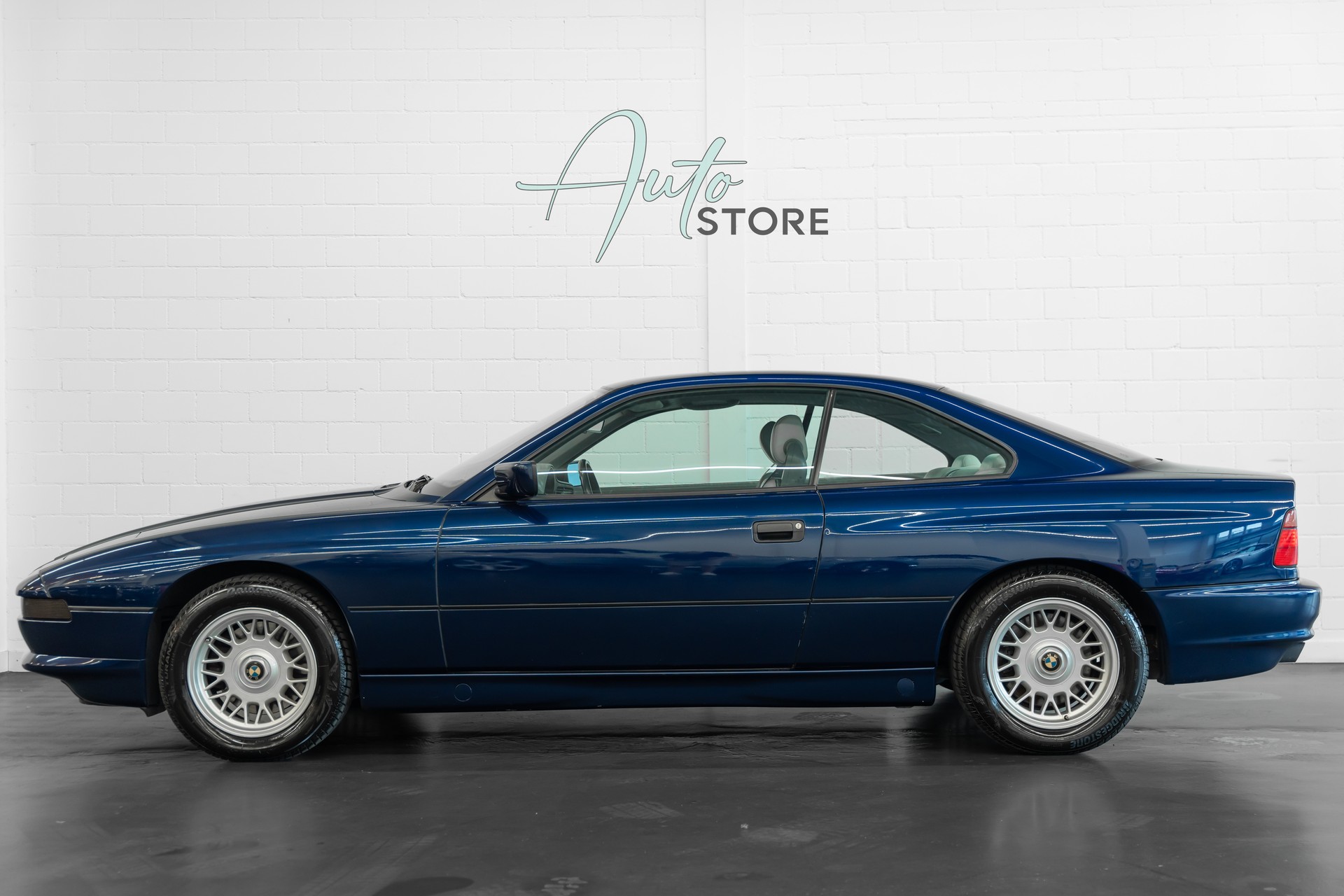 BMW 850i A-showroom-element-2