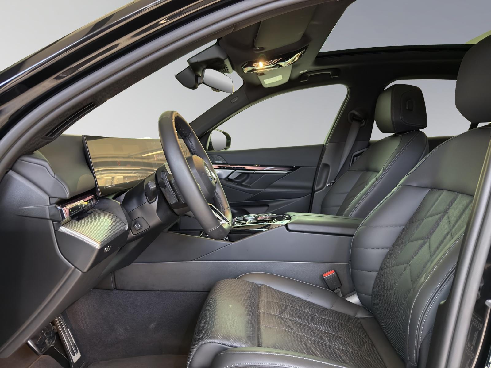 BMW 550e xDrive M Sport-image-10
