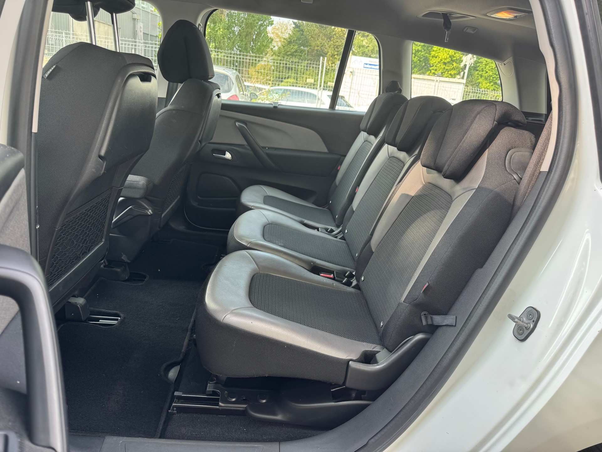 CITROEN Grand C4 Picasso 1.6 BlueHDi Séduction EAT6 * Teil-Leder * Navigation * Klima-auto * PDC H * Tempomat * Frisch Ab MFK-image-2