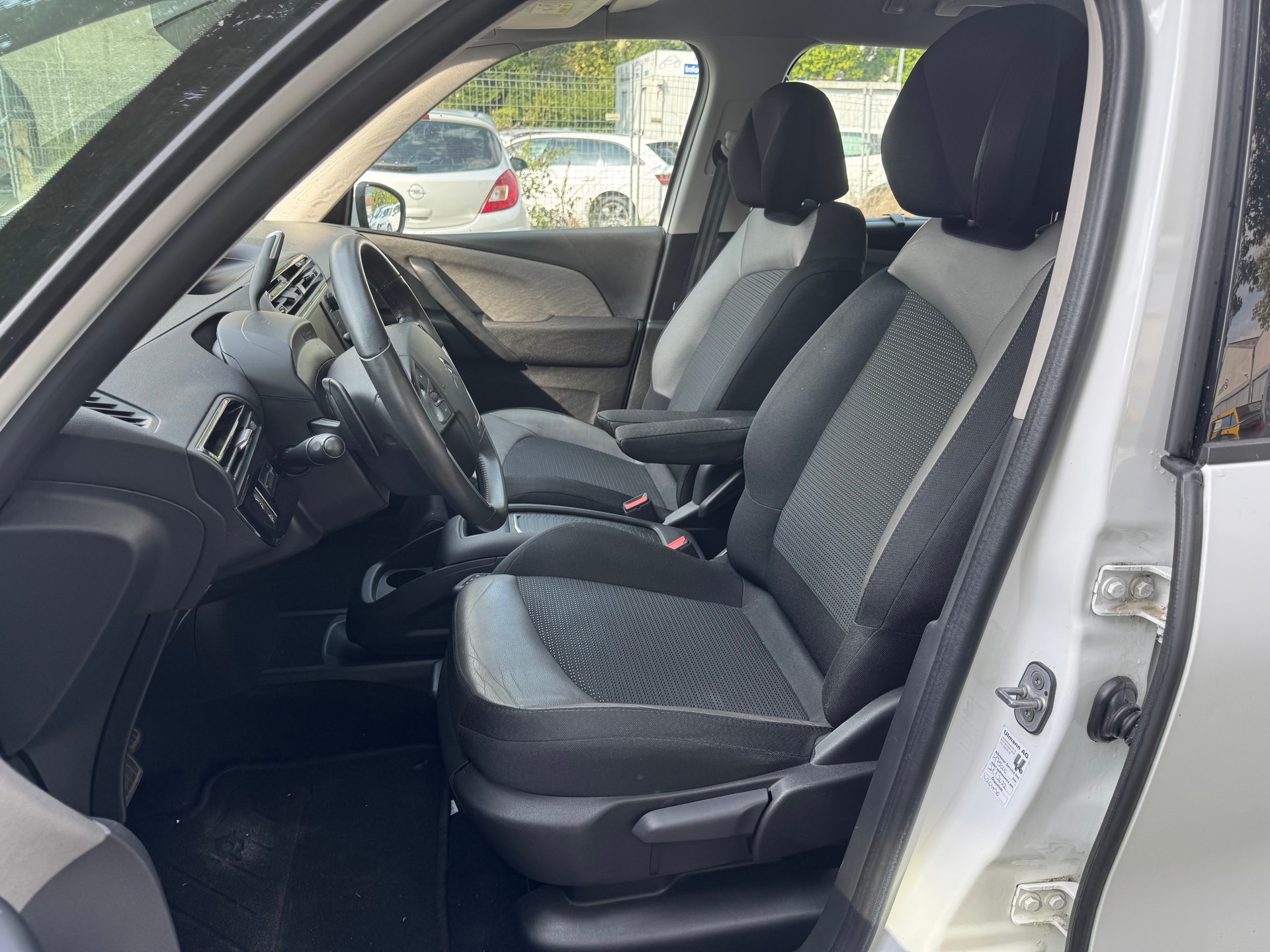 CITROEN Grand C4 Picasso 1.6 BlueHDi Séduction EAT6 * Teil-Leder * Navigation * Klima-auto * PDC H * Tempomat * Frisch Ab MFK-image-6