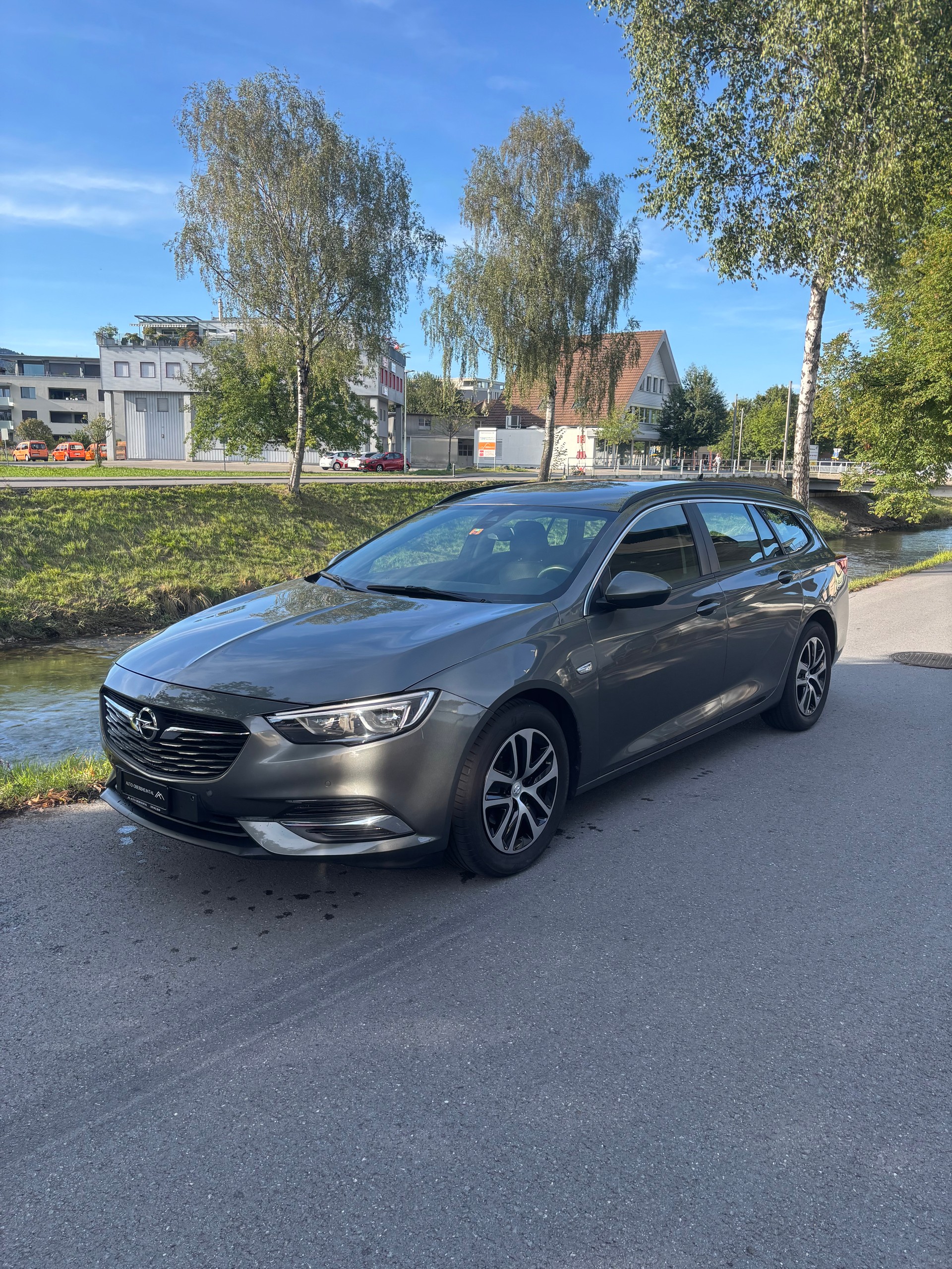 OPEL Insignia 1.5 T Sports Tourer Edition Automatic-image-1