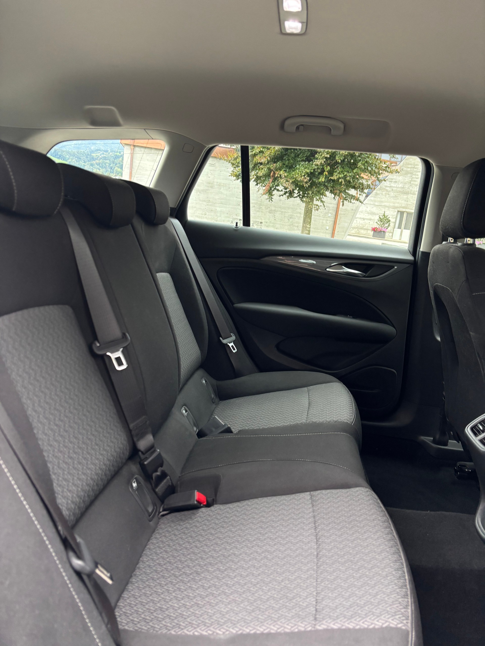 OPEL Insignia 1.5 T Sports Tourer Edition Automatic-image-15