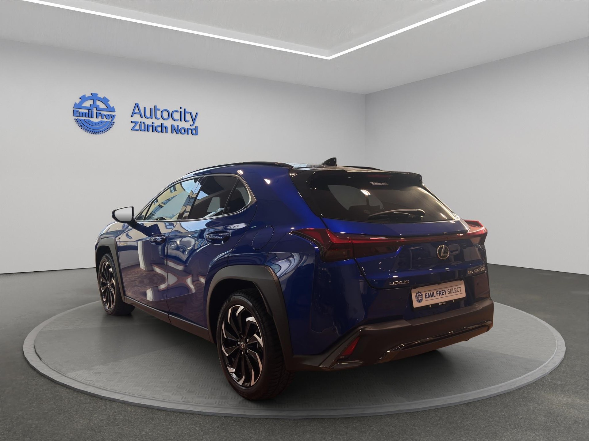 LEXUS UX 250h F-Line-showroom-element-2