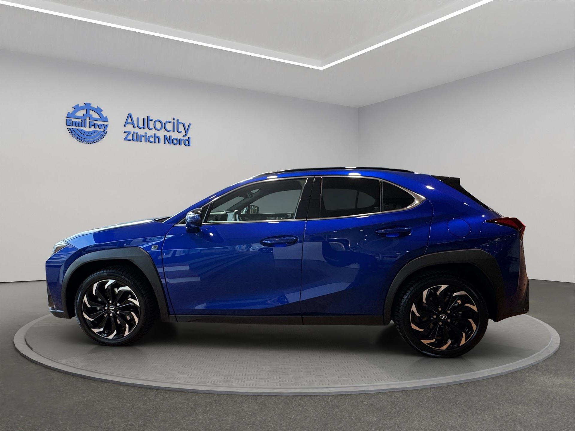 LEXUS UX 250h F-Line-showroom-element-1