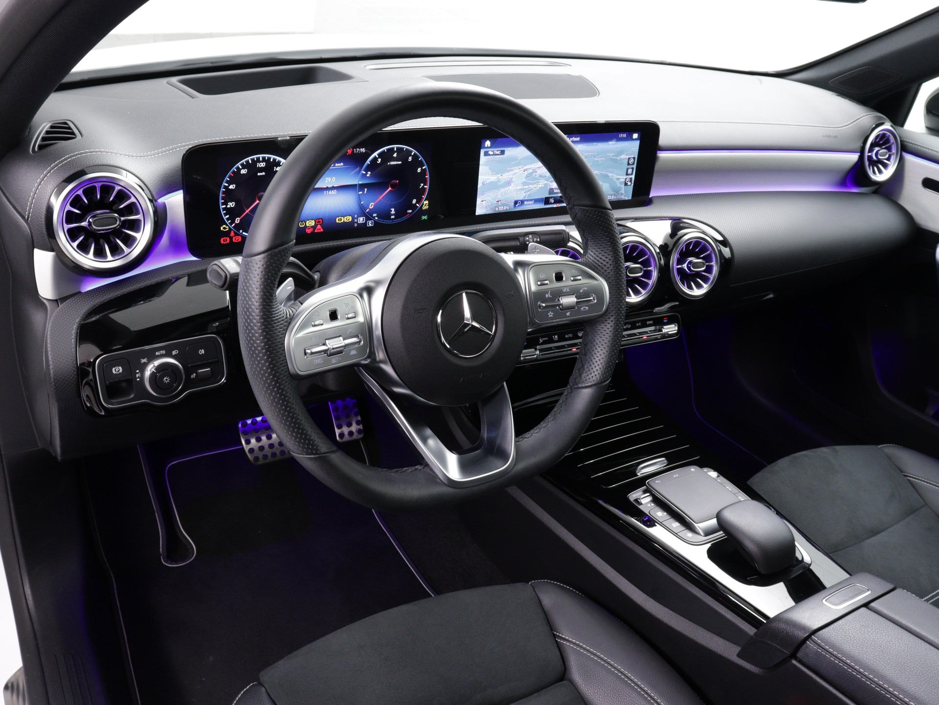 MERCEDES-BENZ A 180 Night Star AMG Line-image-5