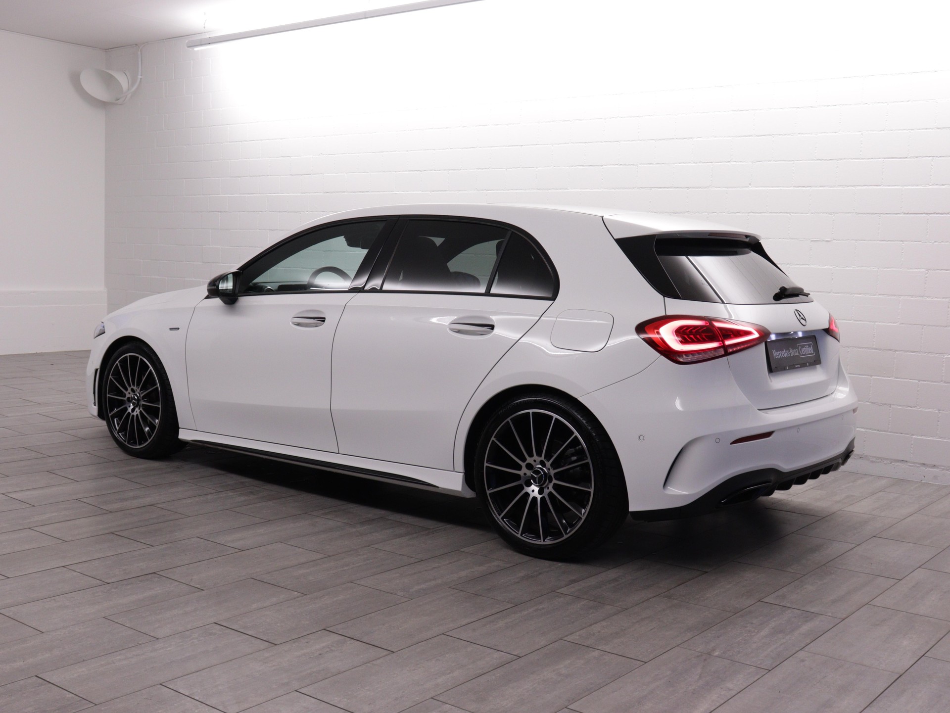 MERCEDES-BENZ A 180 Night Star AMG Line-showroom-element-2