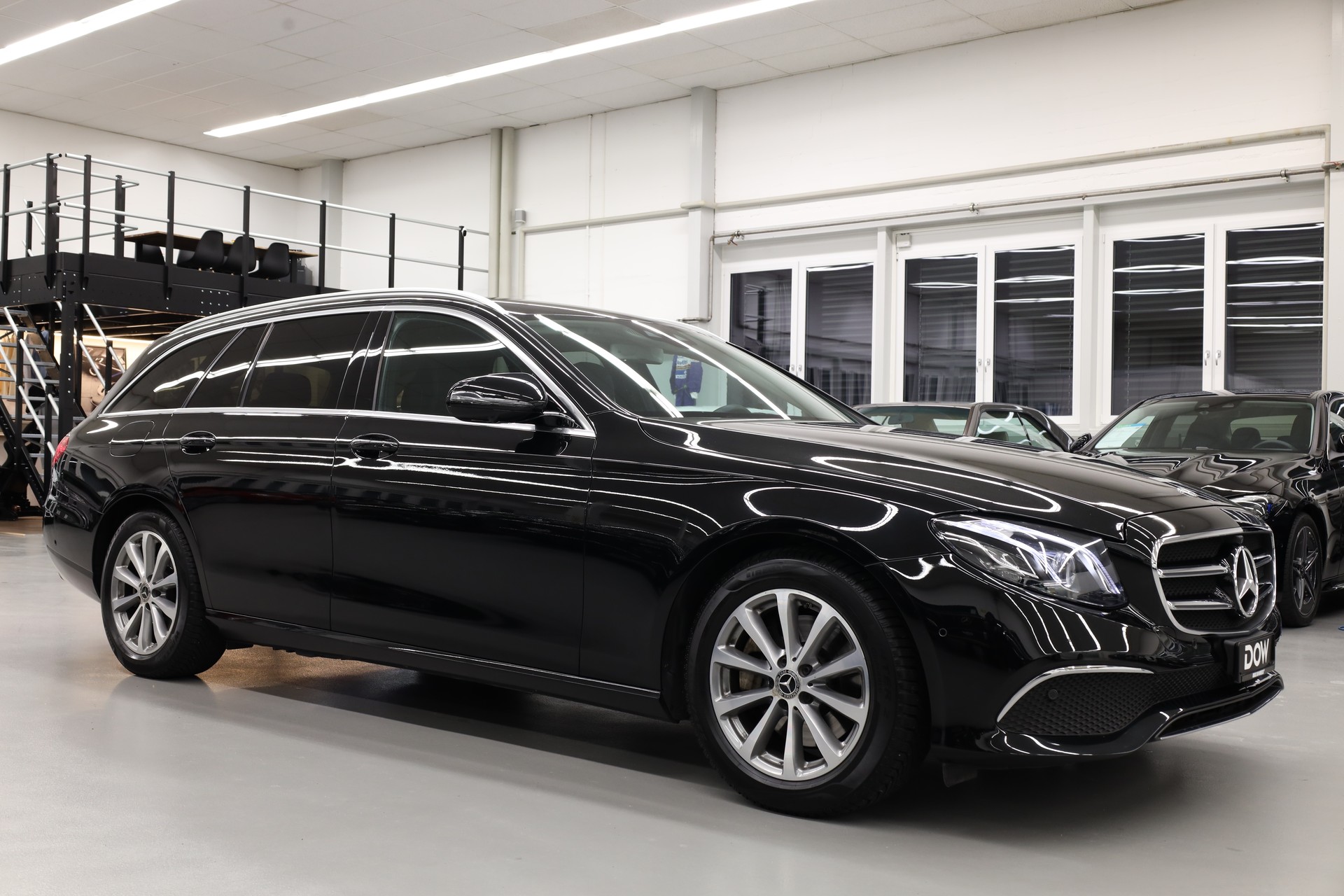 MERCEDES-BENZ E 200 Avantgarde Kombi-showroom-element-1