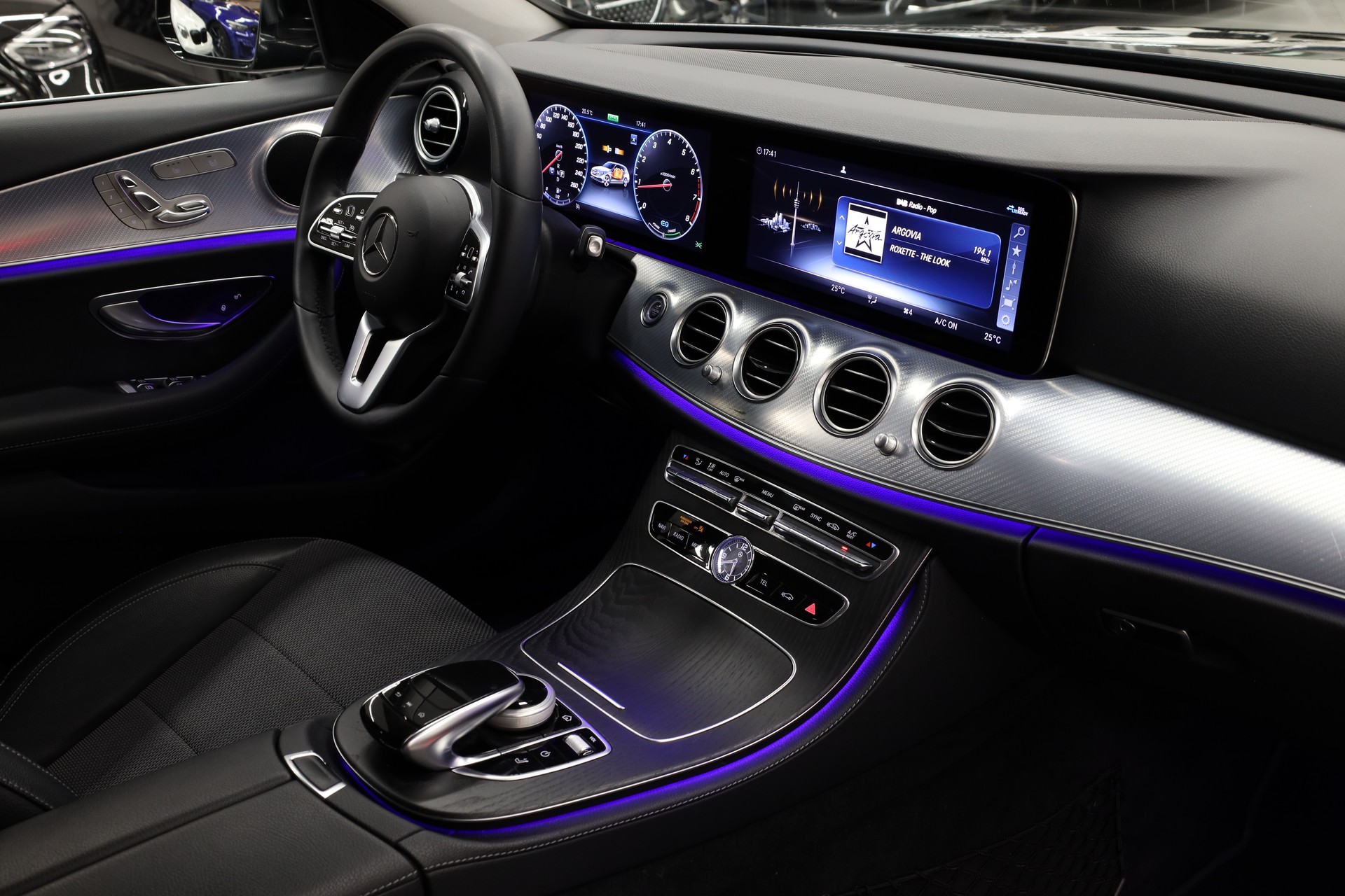 MERCEDES-BENZ E 200 Avantgarde Kombi-image-15