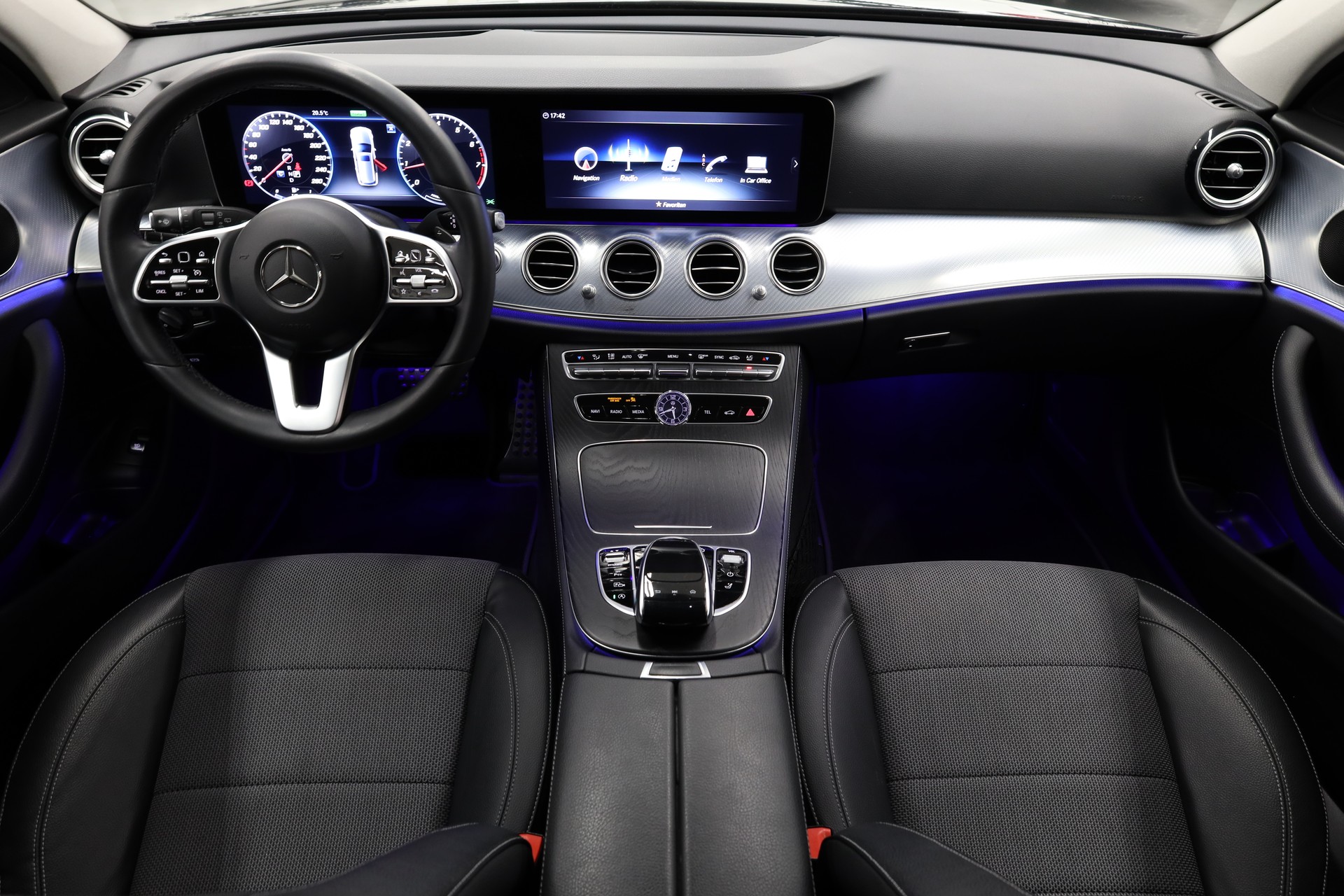 MERCEDES-BENZ E 200 Avantgarde Kombi-image-10