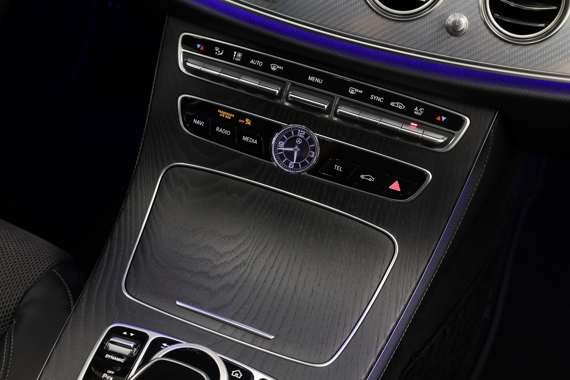 MERCEDES-BENZ E 200 Avantgarde Kombi-image-19