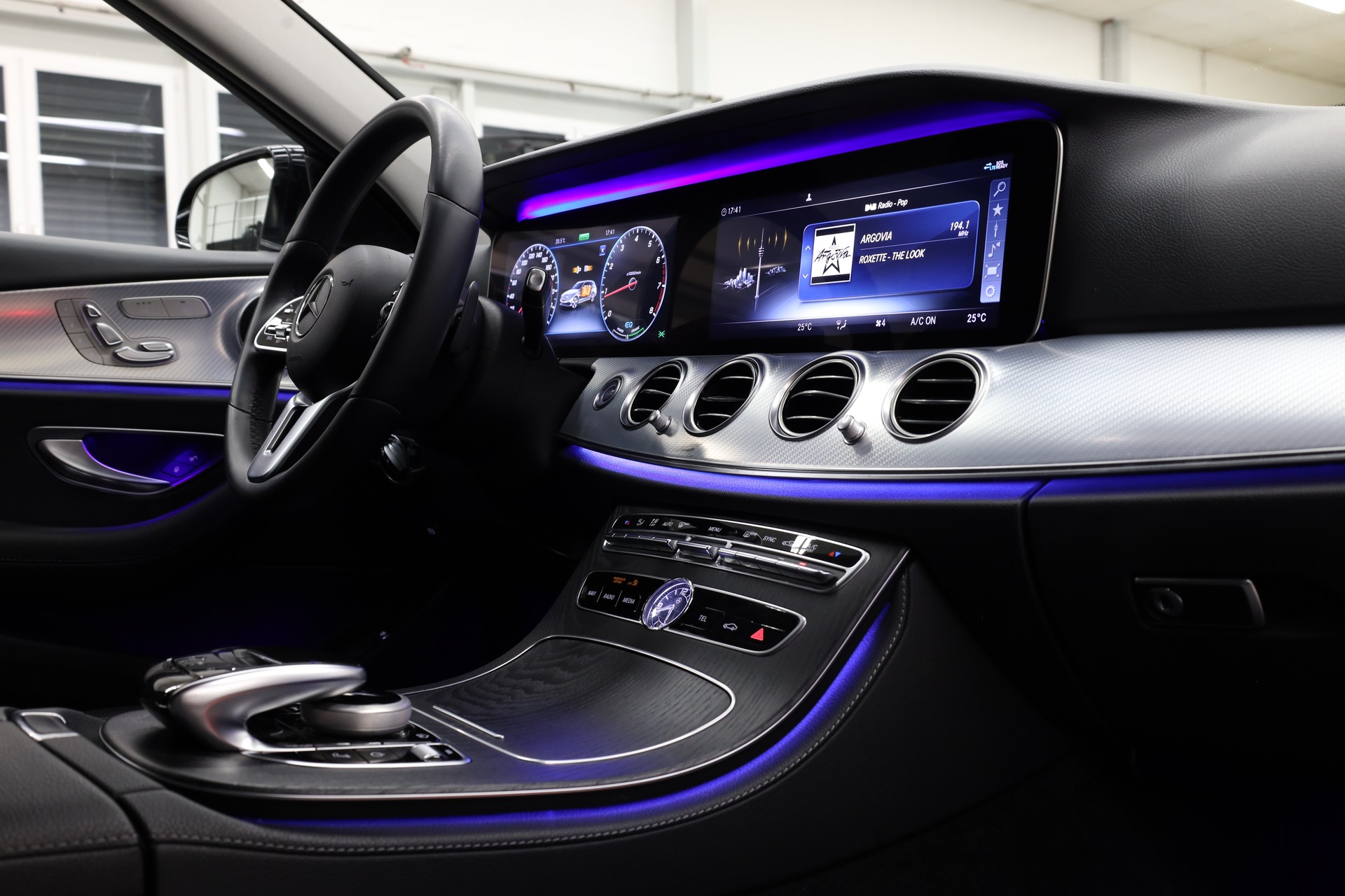MERCEDES-BENZ E 200 Avantgarde Kombi-image-17