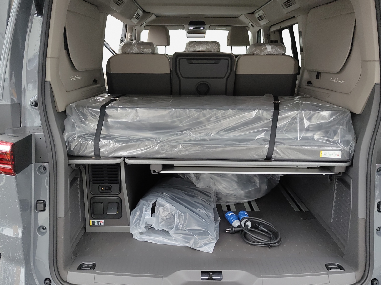 VW California 2.0 TDI Beach Tour-image-12