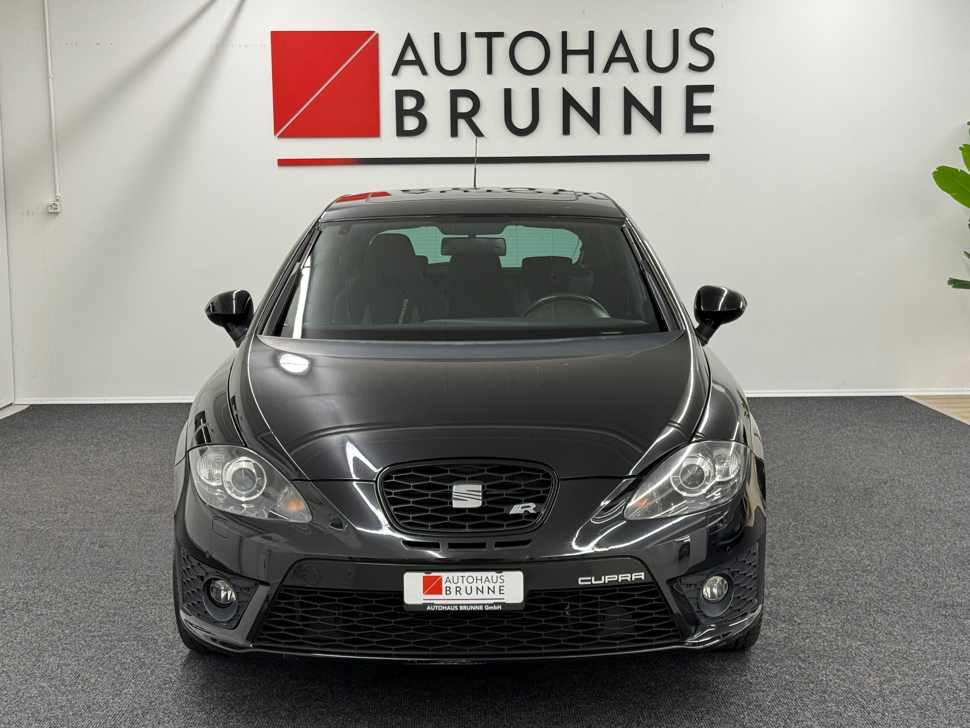 SEAT Leon 2.0 TSI Cupra R-showroom-element-1
