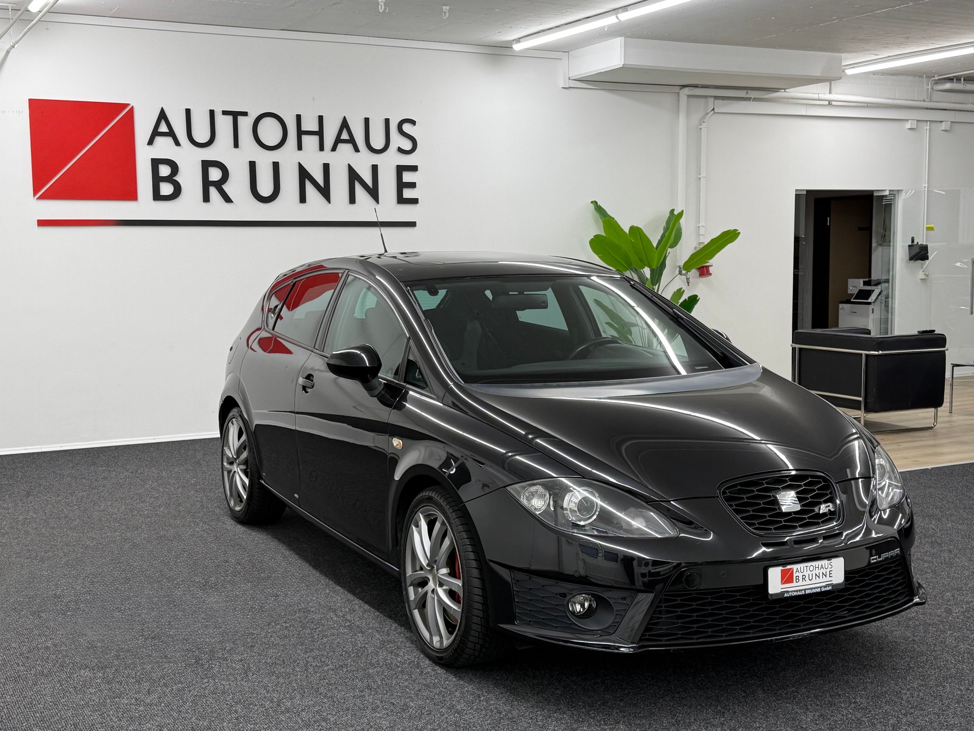 SEAT Leon 2.0 TSI Cupra R-showroom-element-2